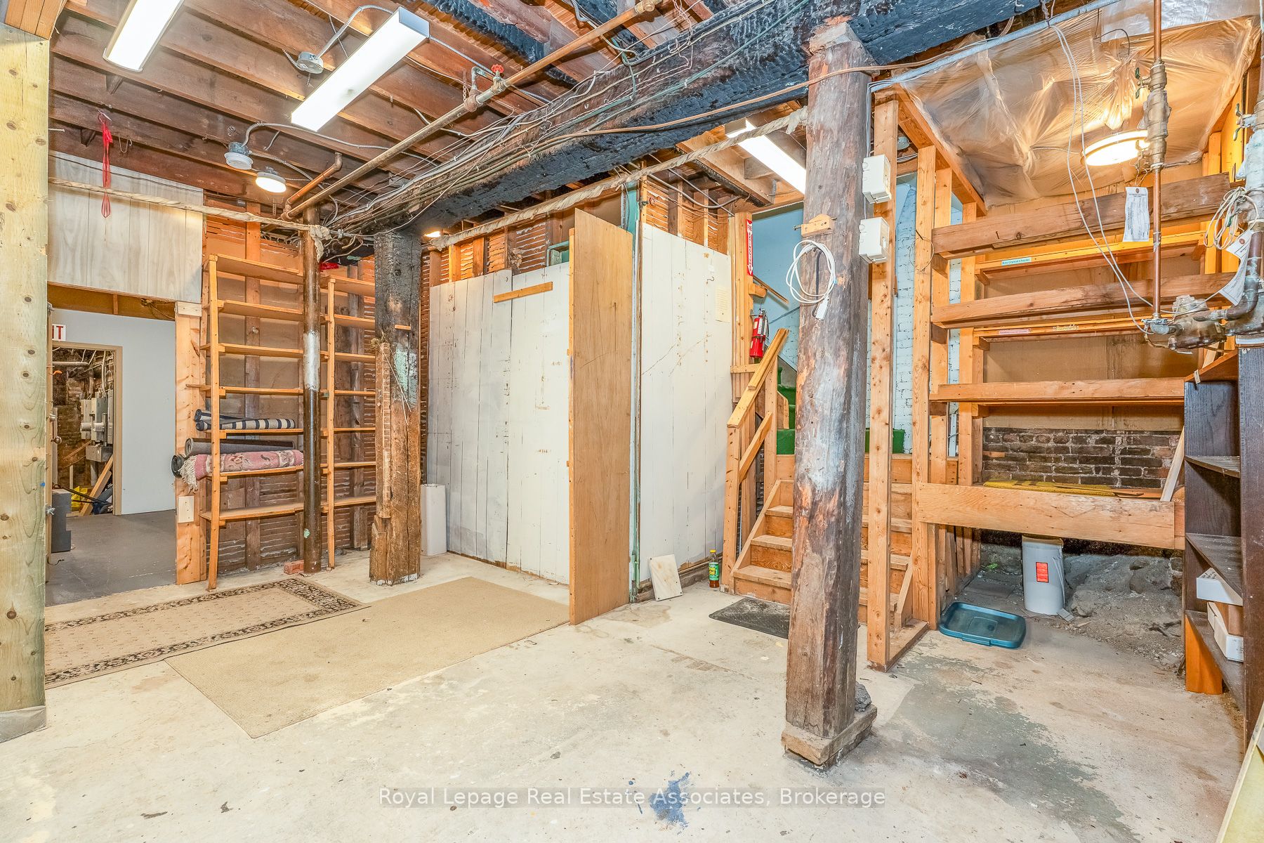 133 Dunlop Street E Property Photo 39