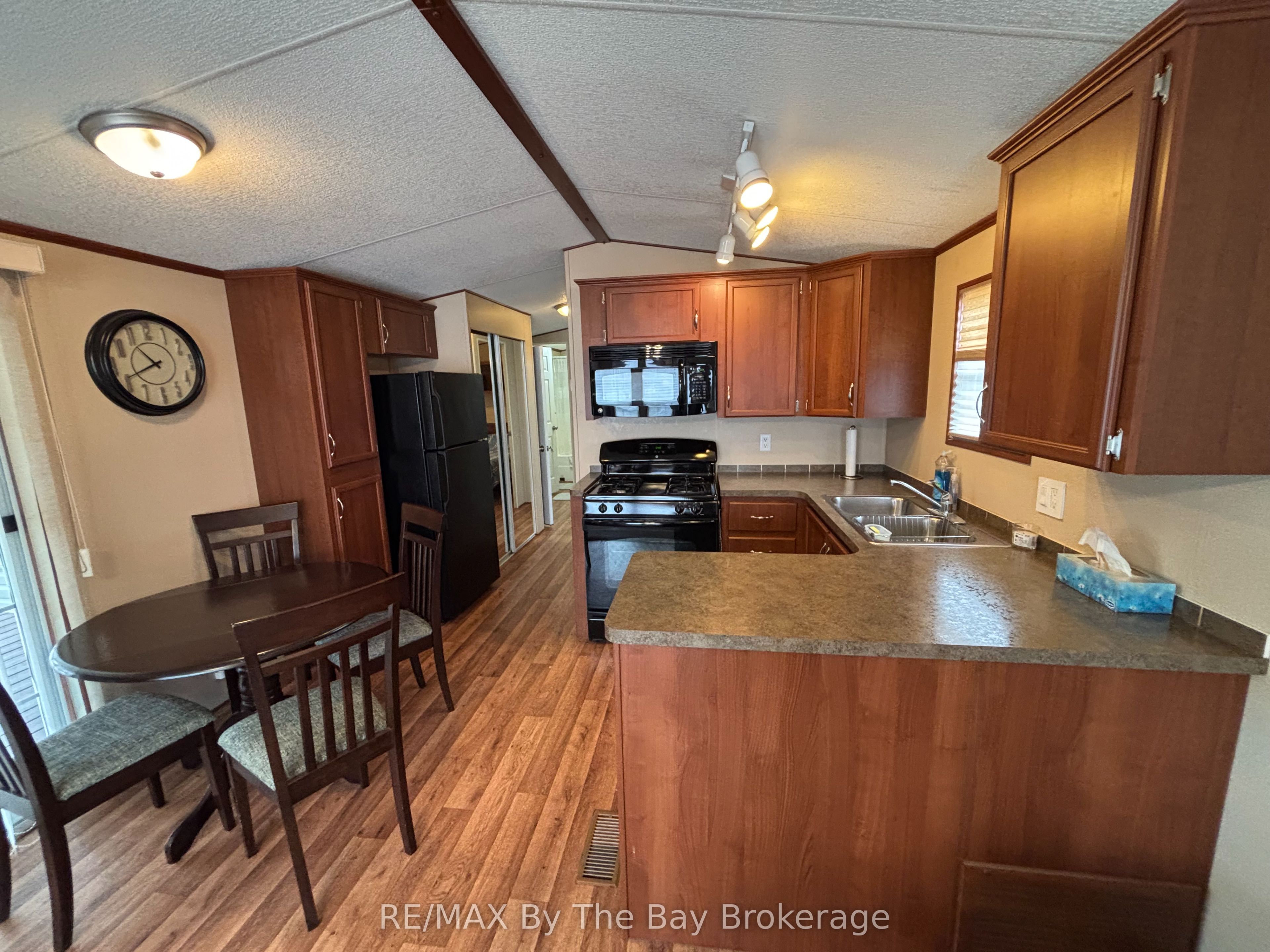 83 Madawaska Trail Property Photo 5