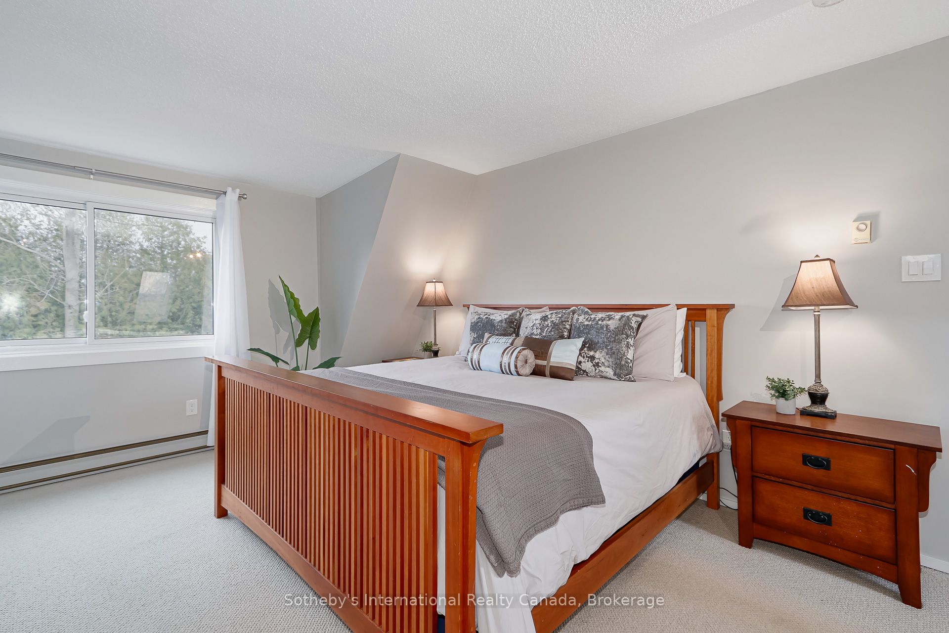 214 Escarpment Crescent 214 Property Photo 14