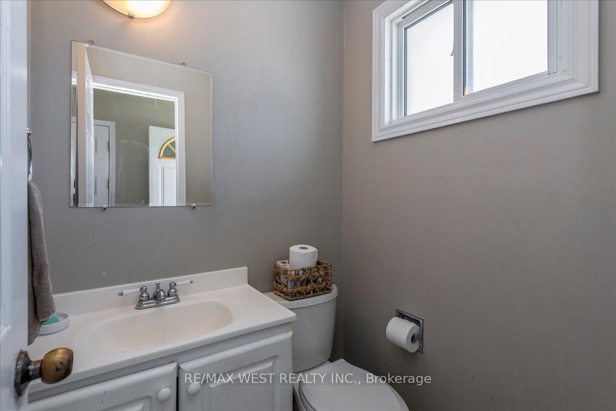 68 Chaucer Crescent Property Photo 7