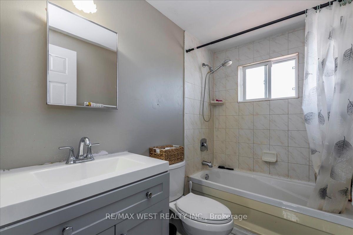 68 Chaucer Crescent Property Photo 9