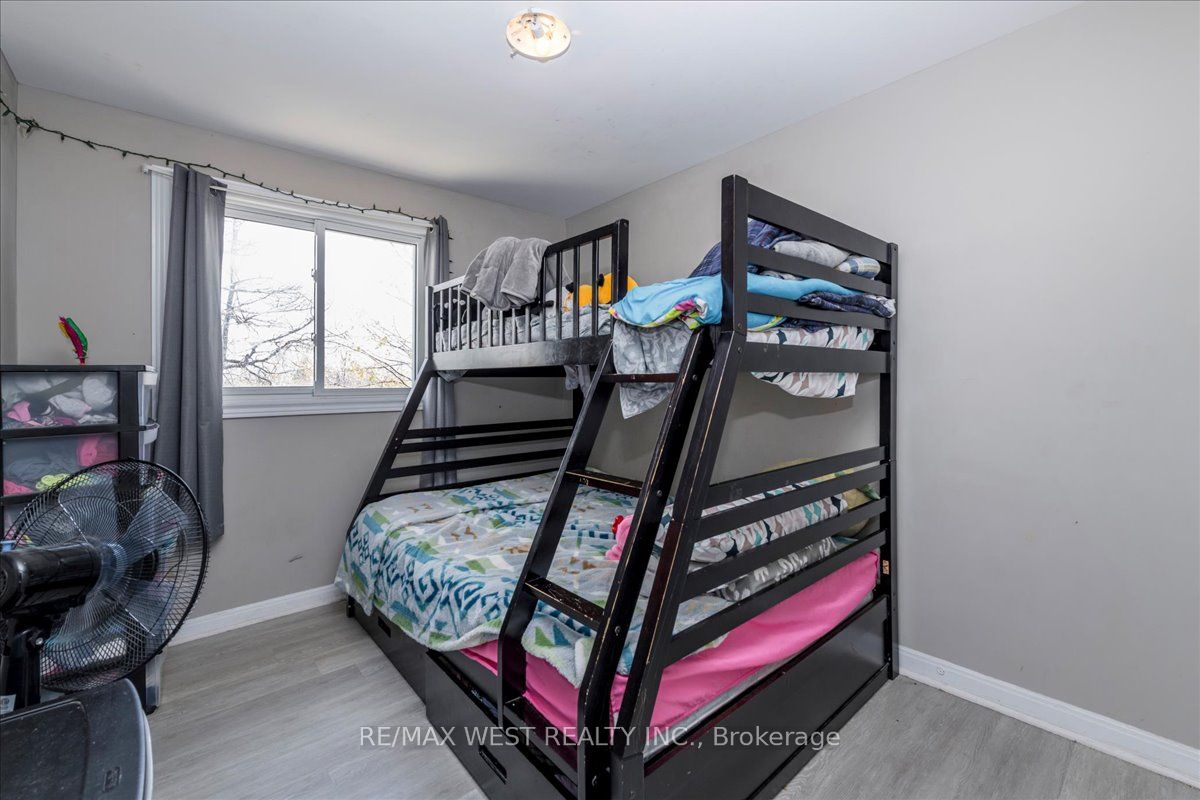 68 Chaucer Crescent Property Photo 11