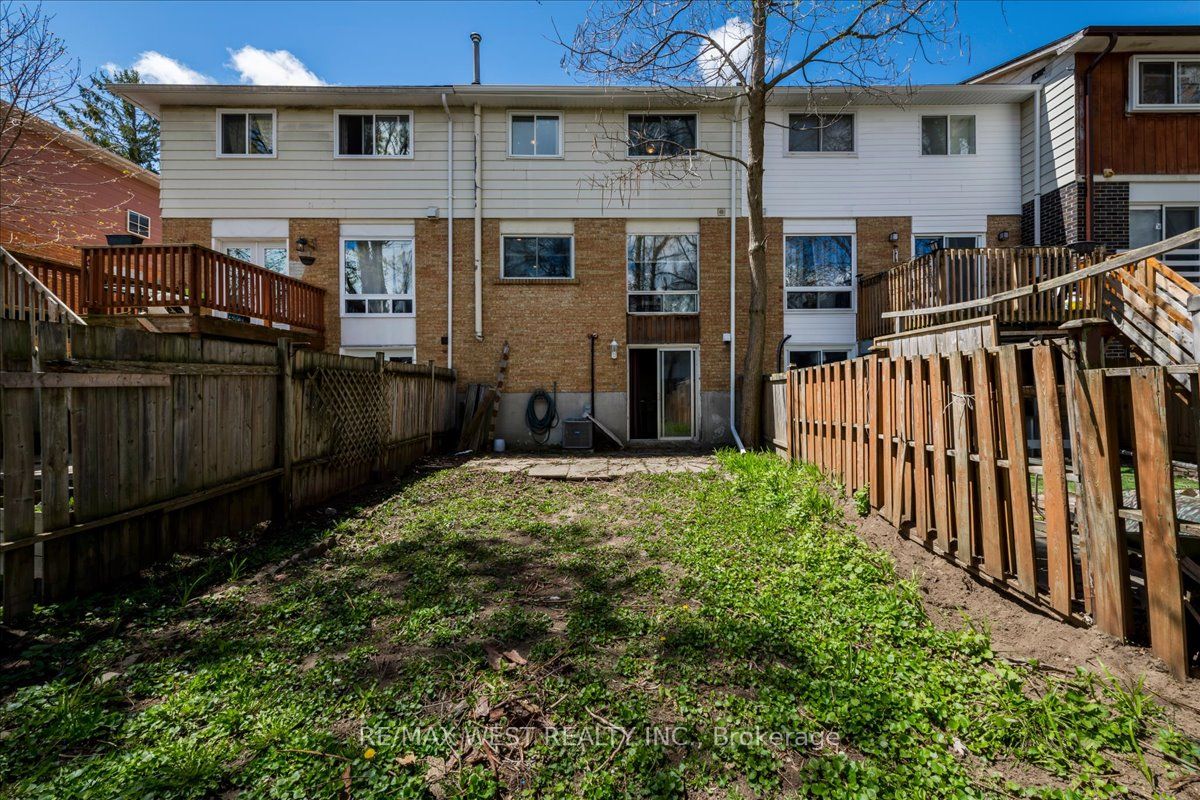 68 Chaucer Crescent Property Photo 17
