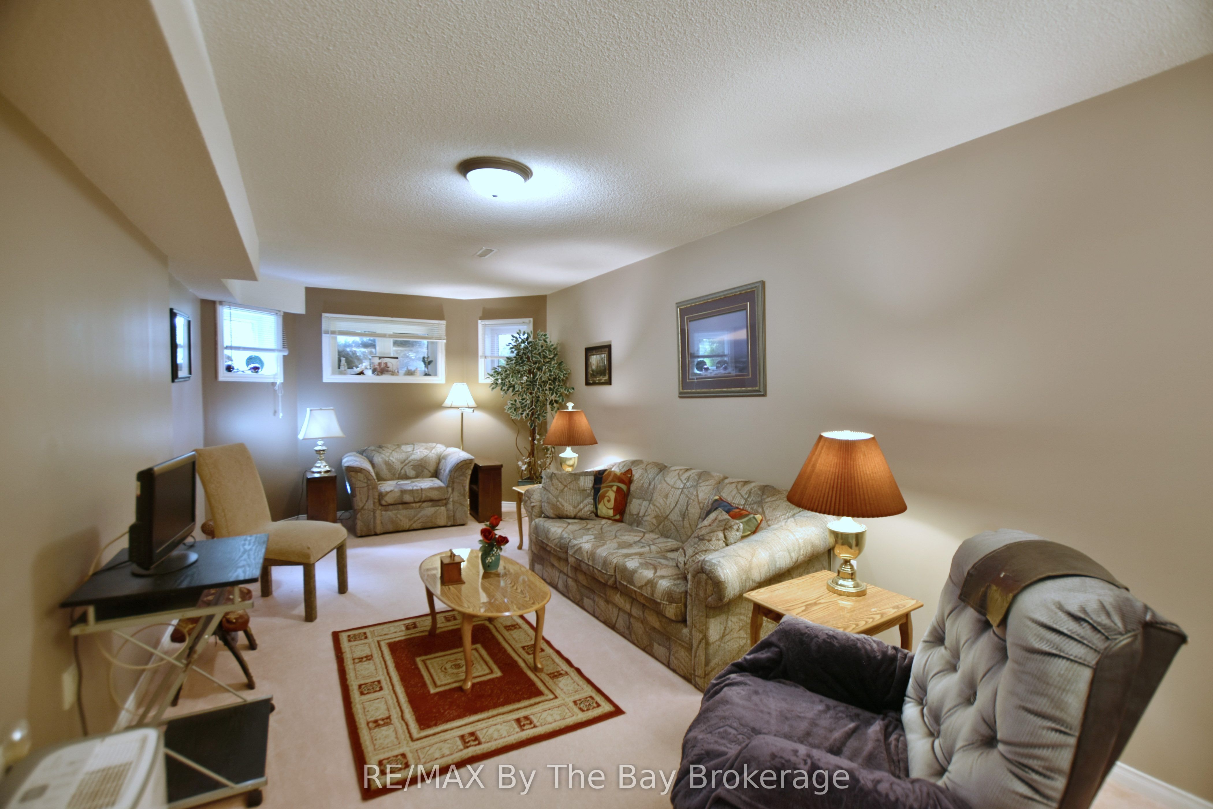 17 Acorn Crescent Property Photo 28