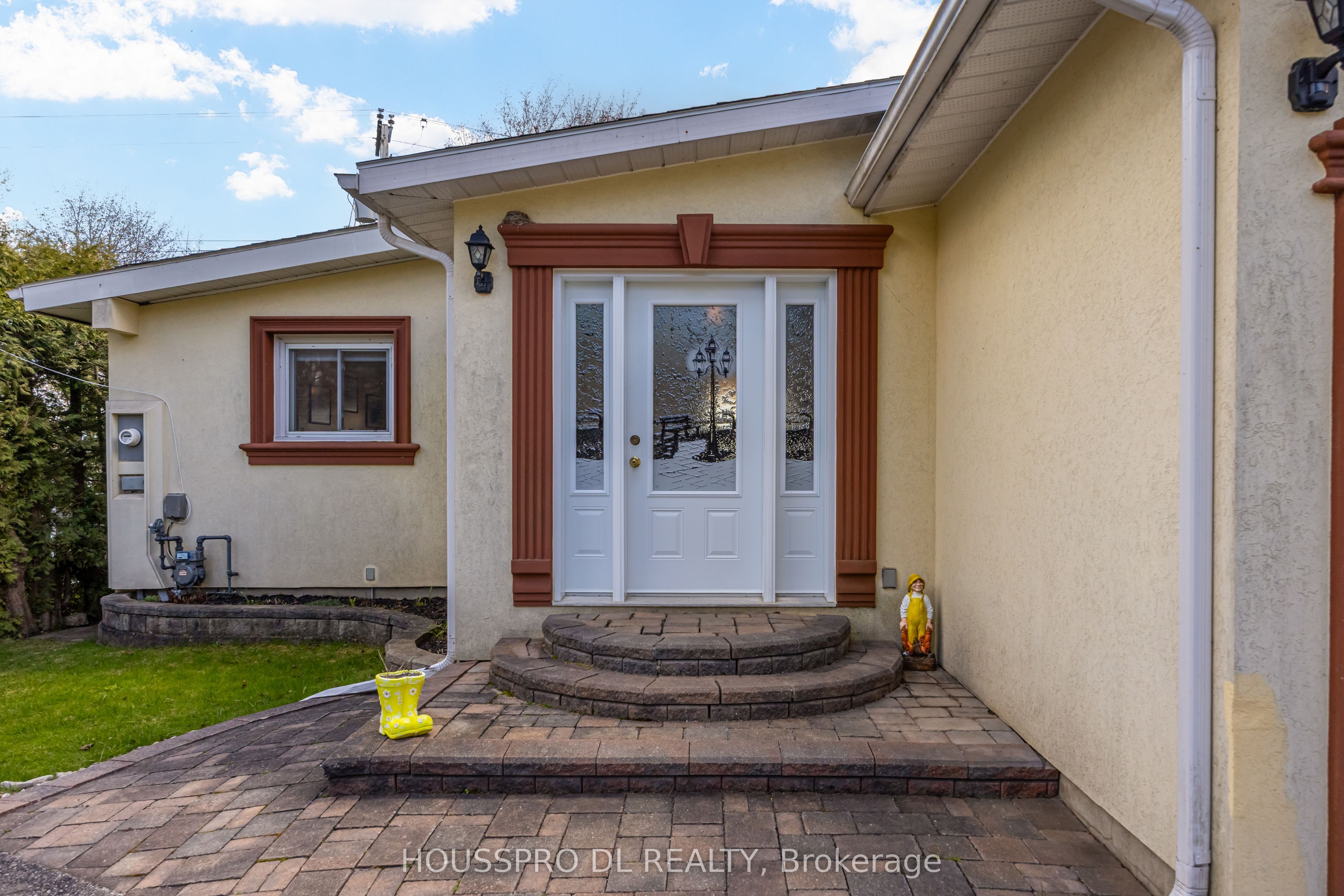 2683 Lakeshore Road E Property Photo 3