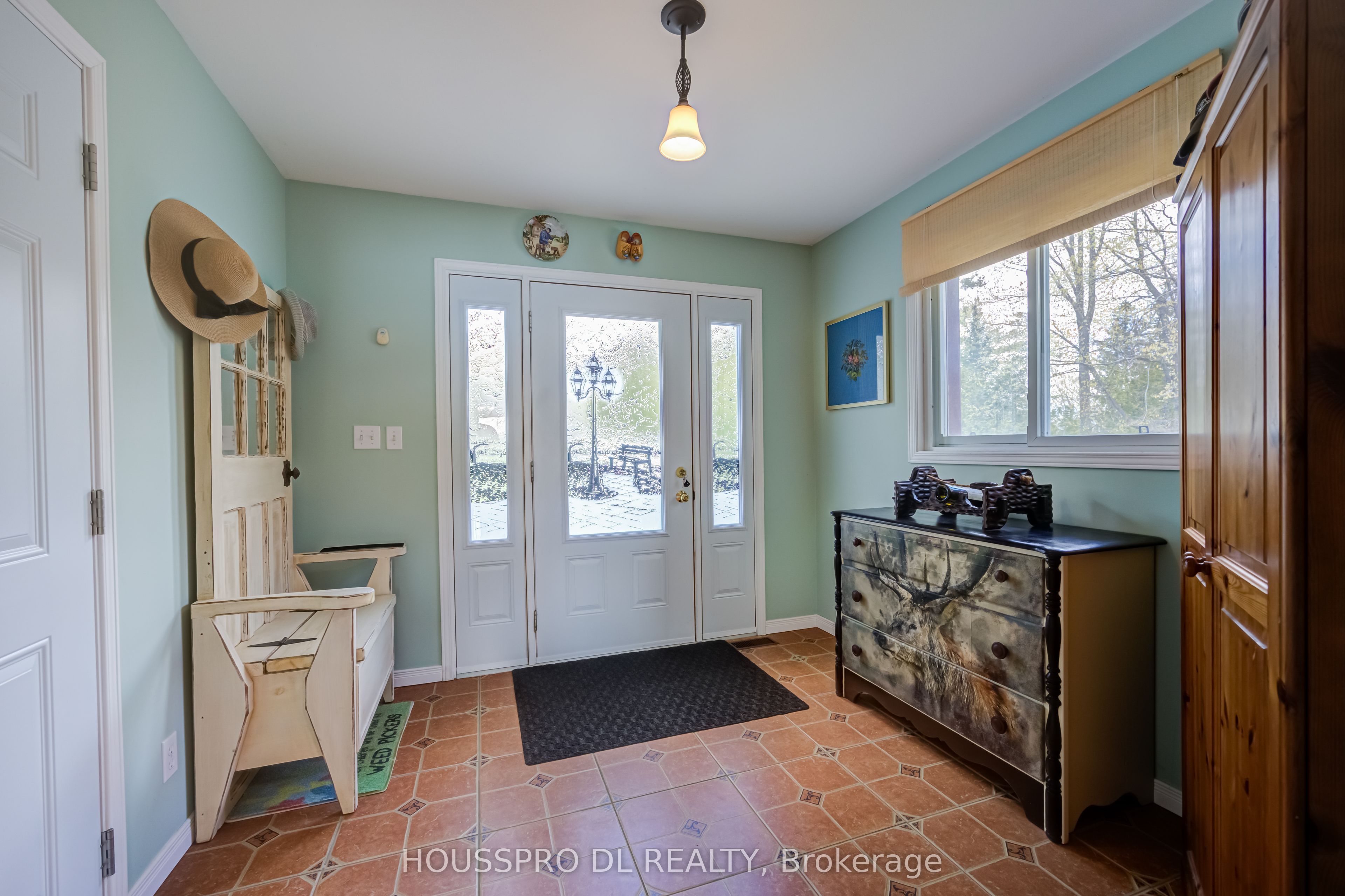 2683 Lakeshore Road E Property Photo 5