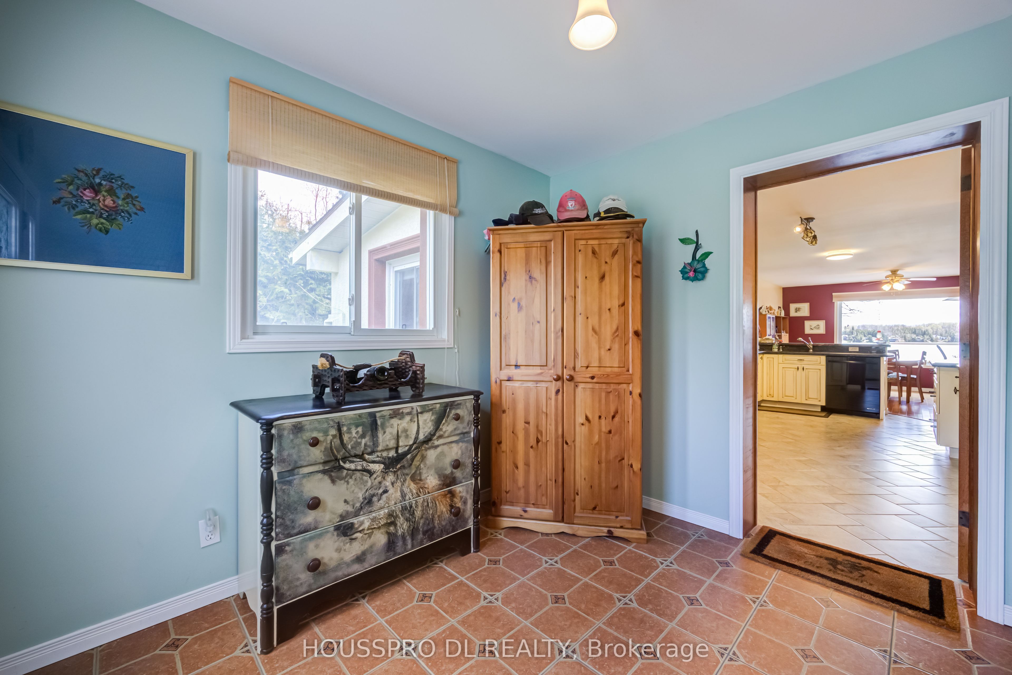 2683 Lakeshore Road E Property Photo 6