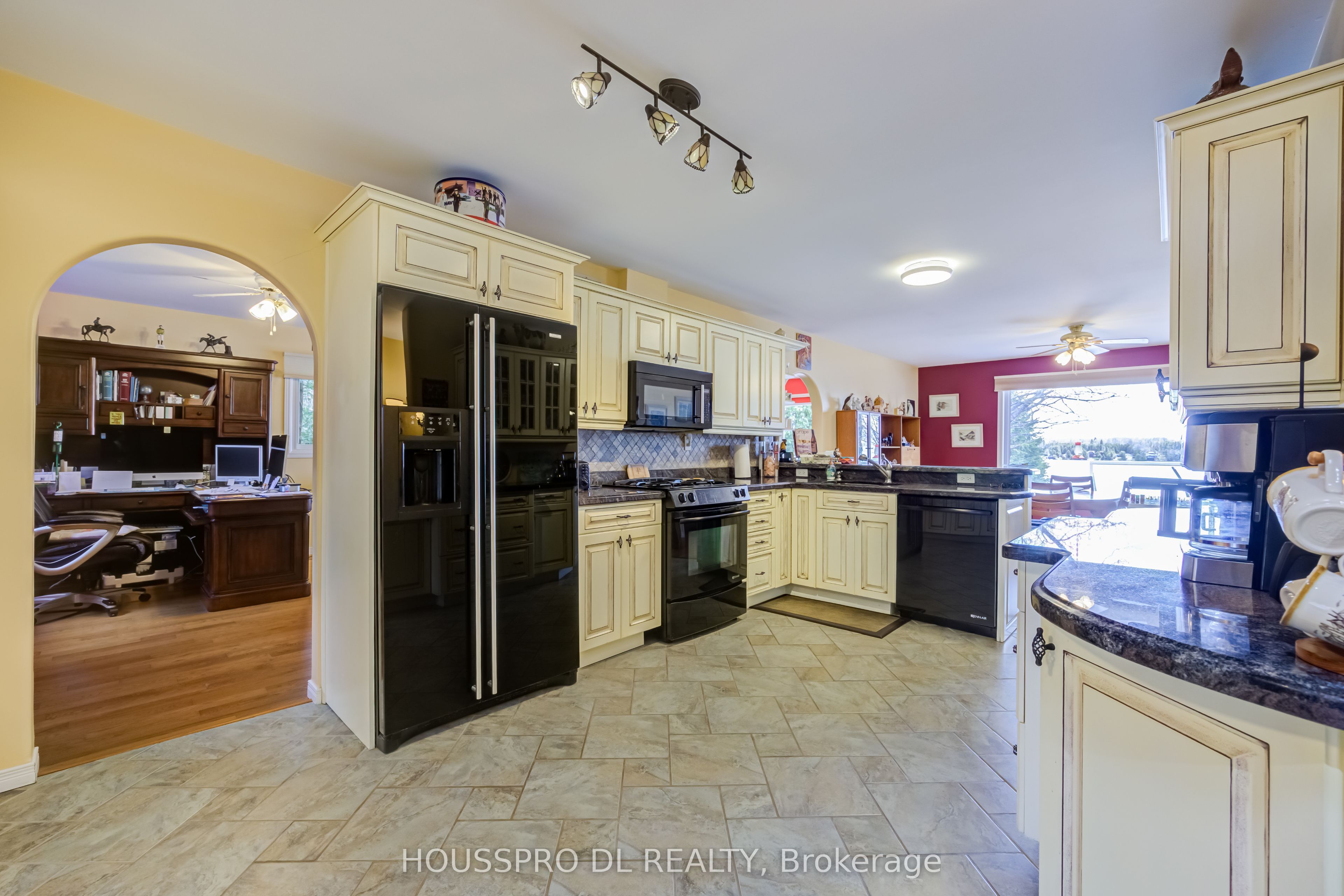 2683 Lakeshore Road E Property Photo 8