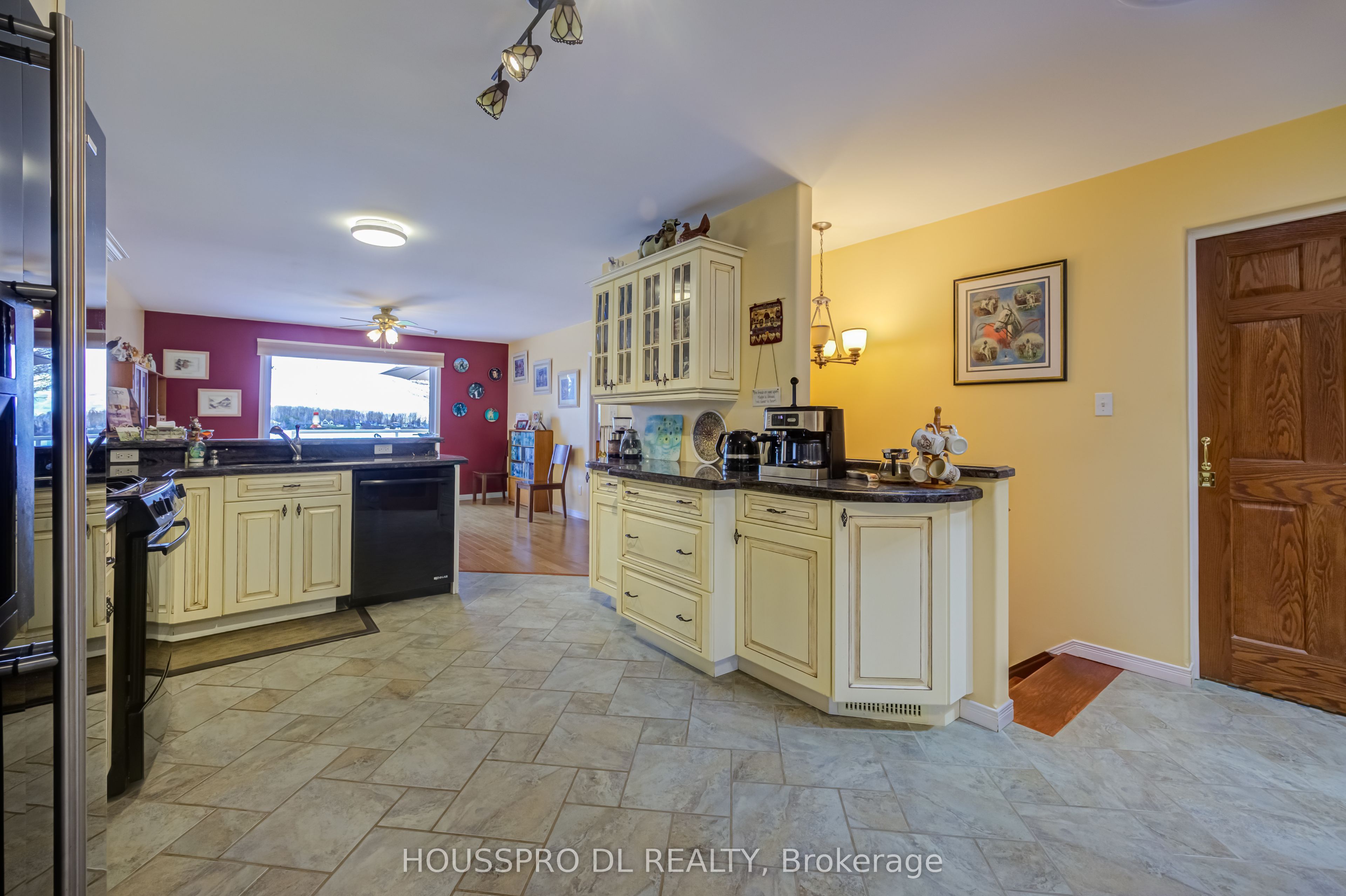 2683 Lakeshore Road E Property Photo 9