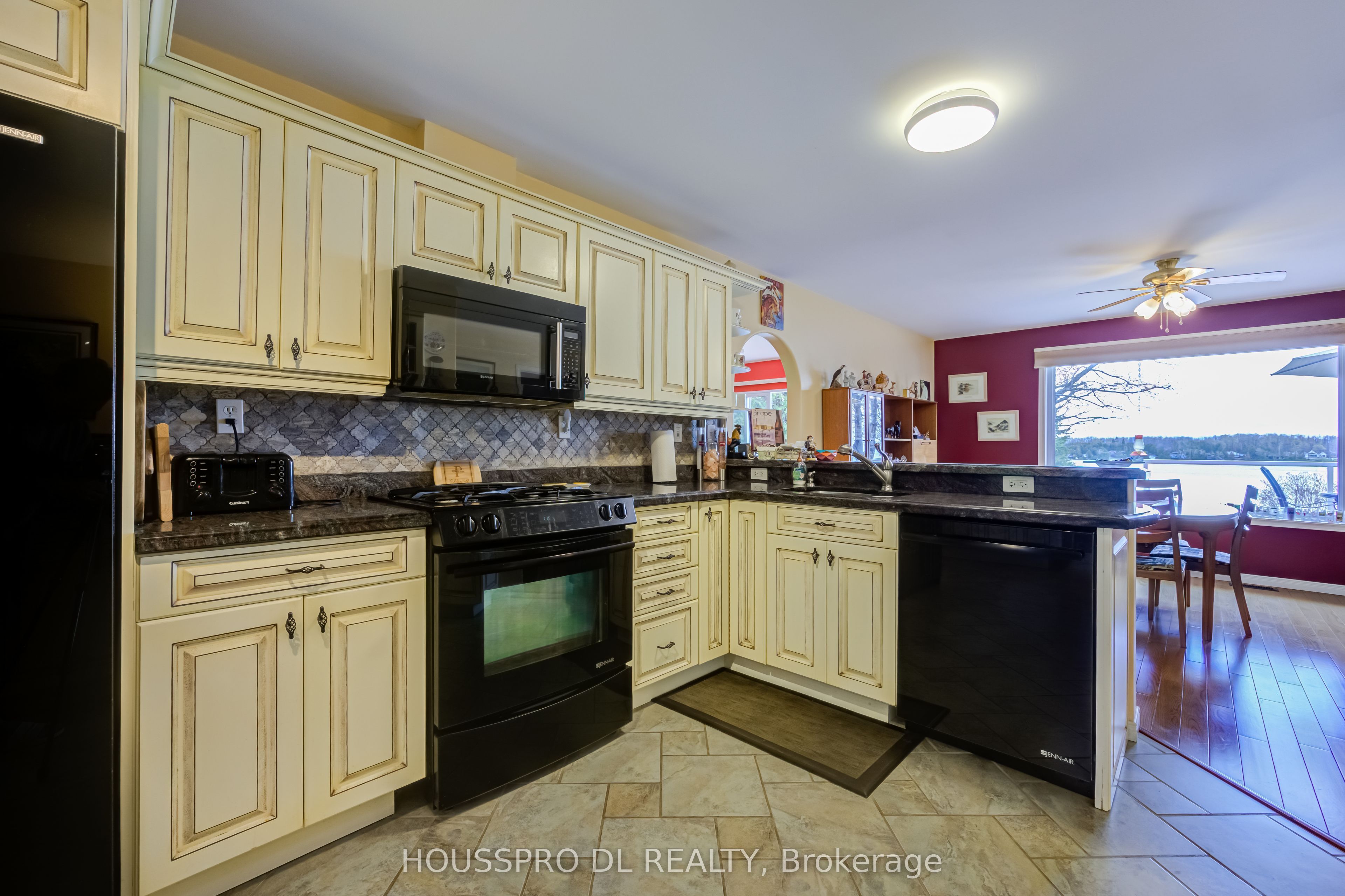 2683 Lakeshore Road E Property Photo 10