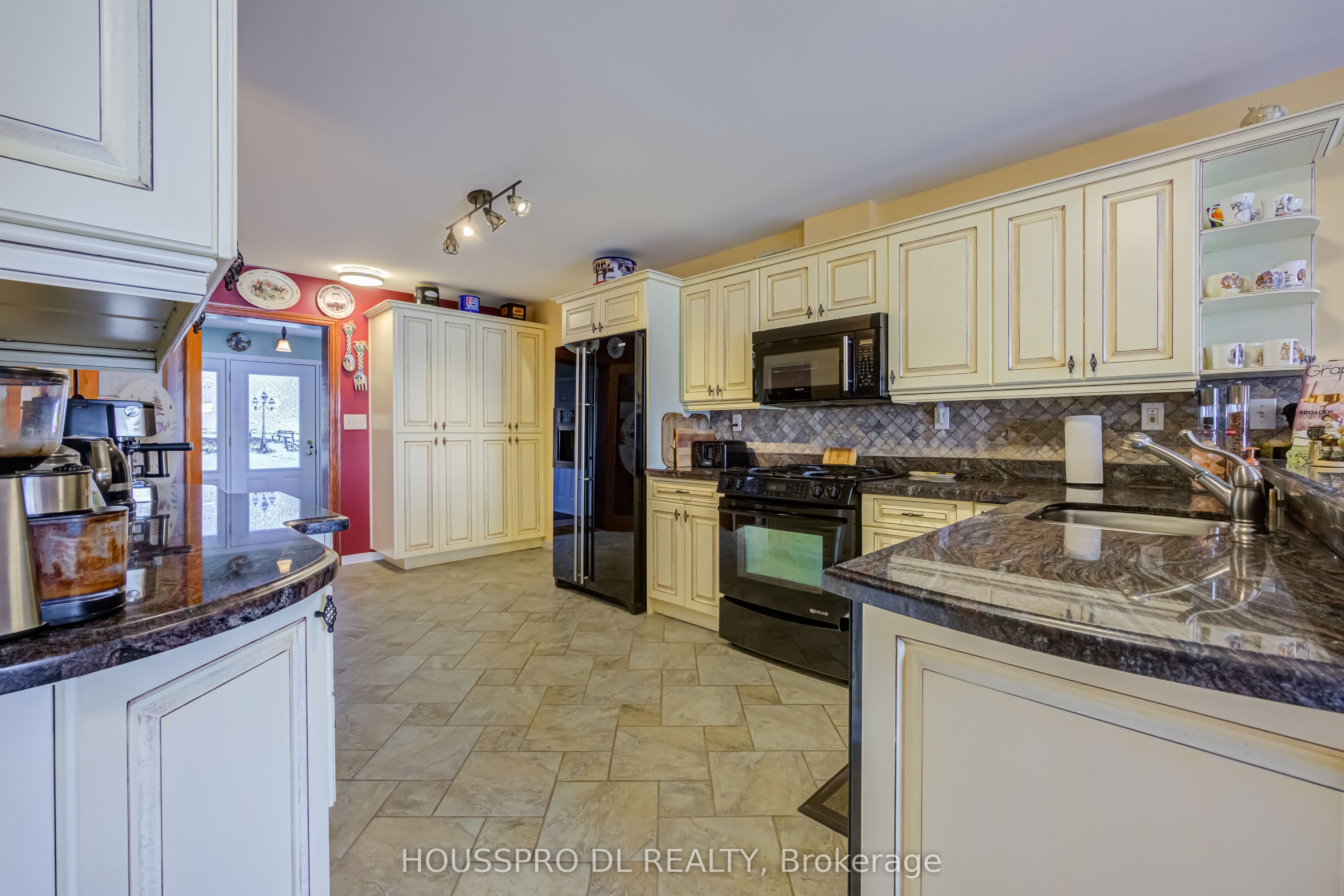 2683 Lakeshore Road E Property Photo 12