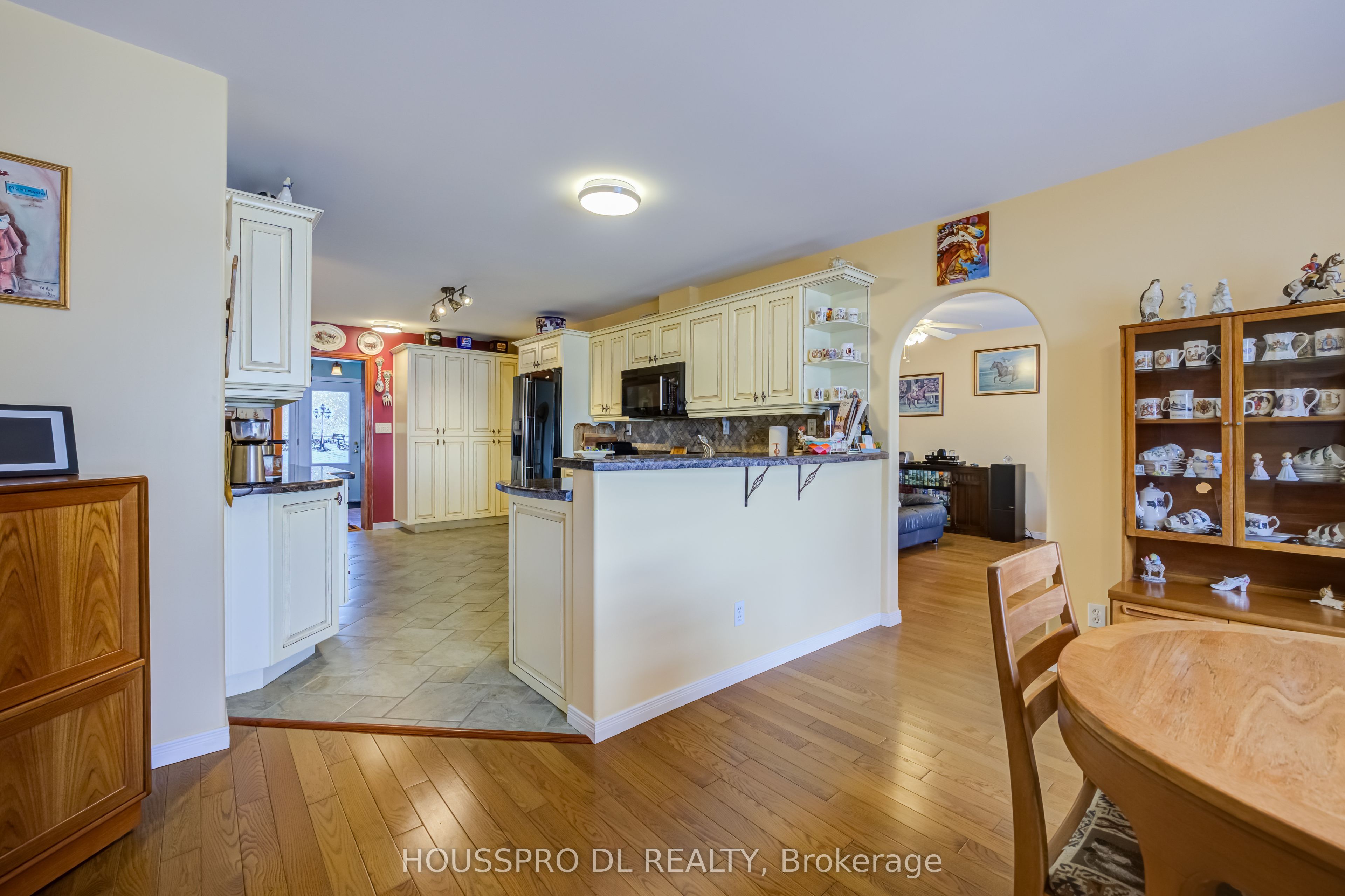 2683 Lakeshore Road E Property Photo 14