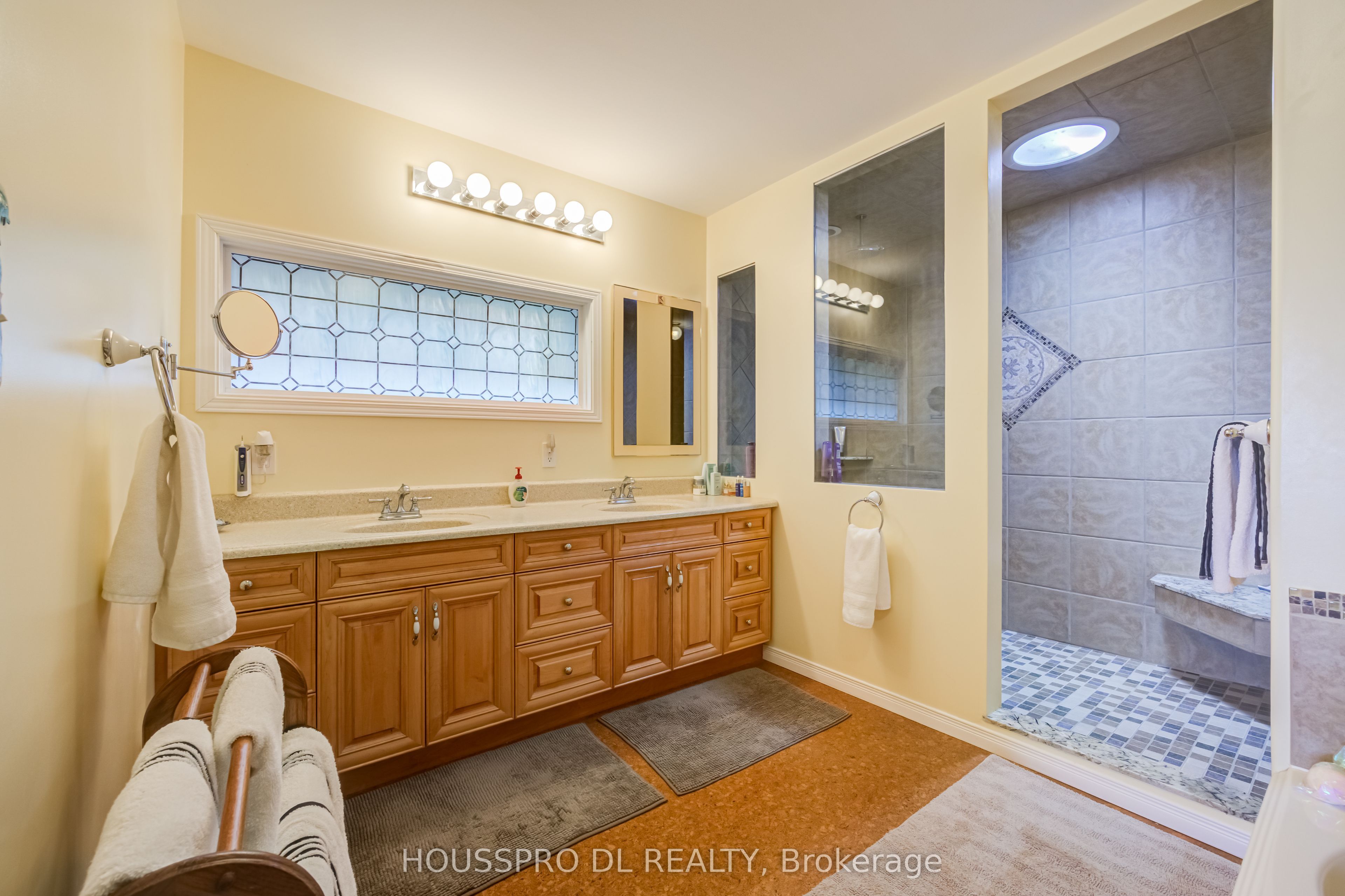 2683 Lakeshore Road E Property Photo 27