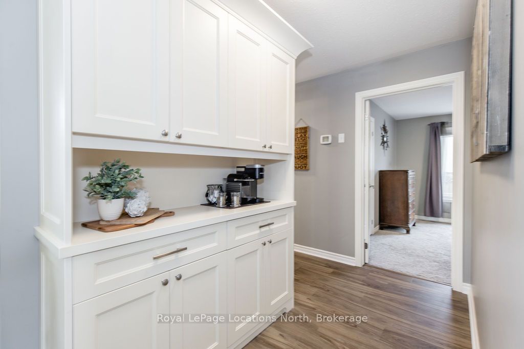 1094 River Road W Property Photo 14