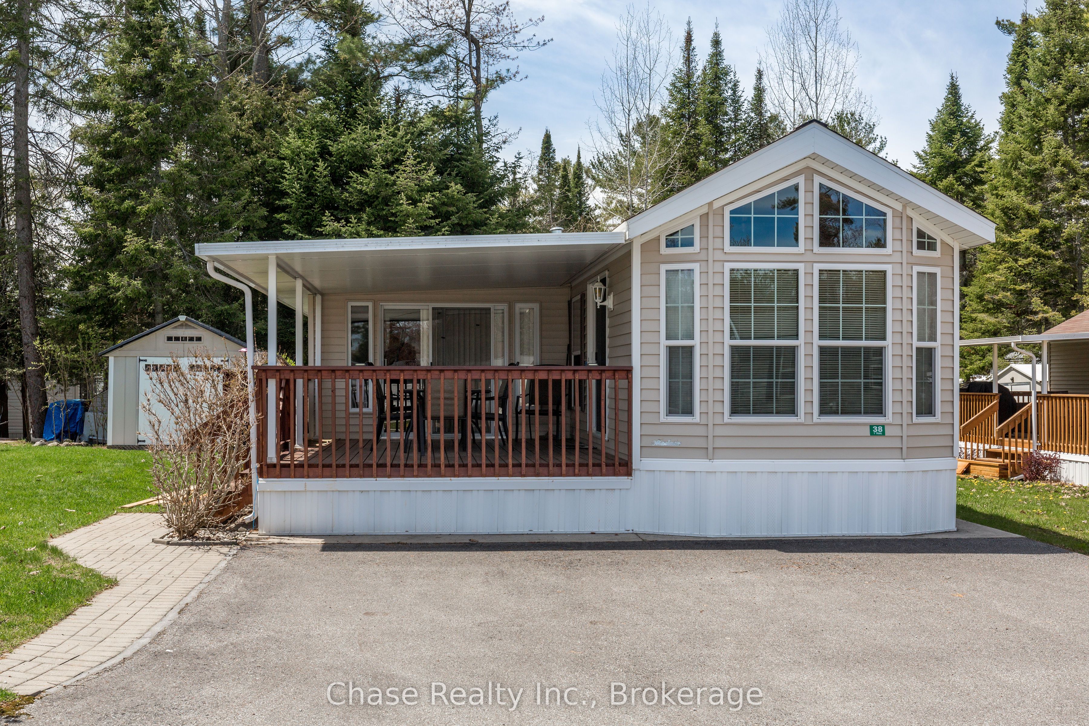 38 Temagami Trail Property Photo 1