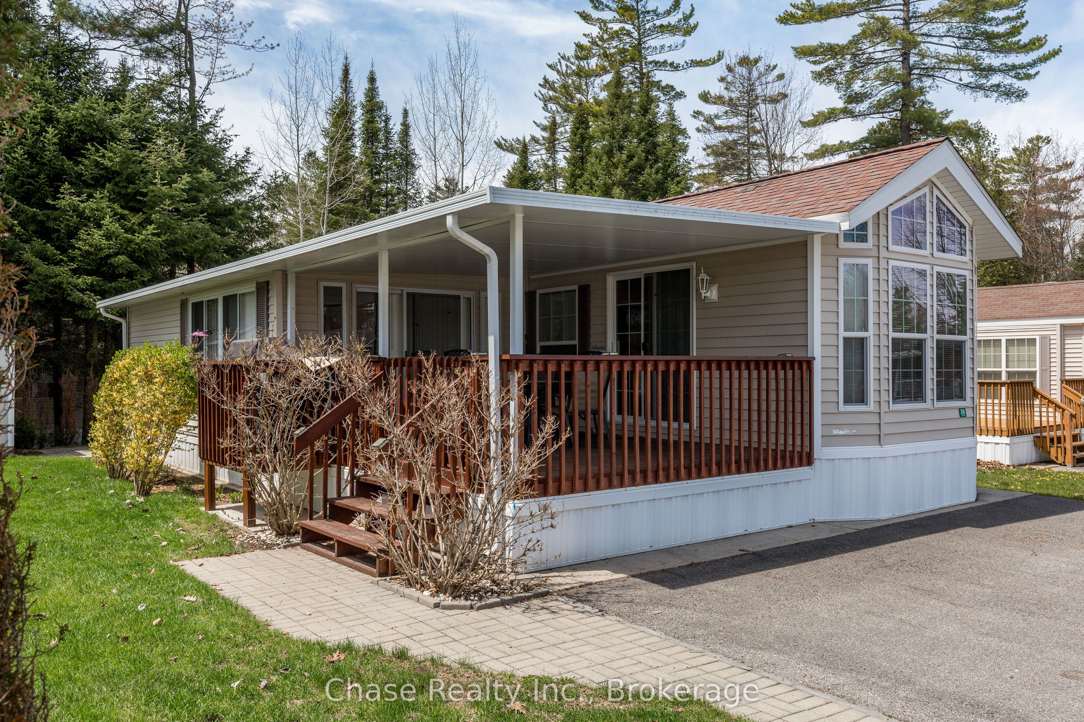 38 Temagami Trail Property Photo 2