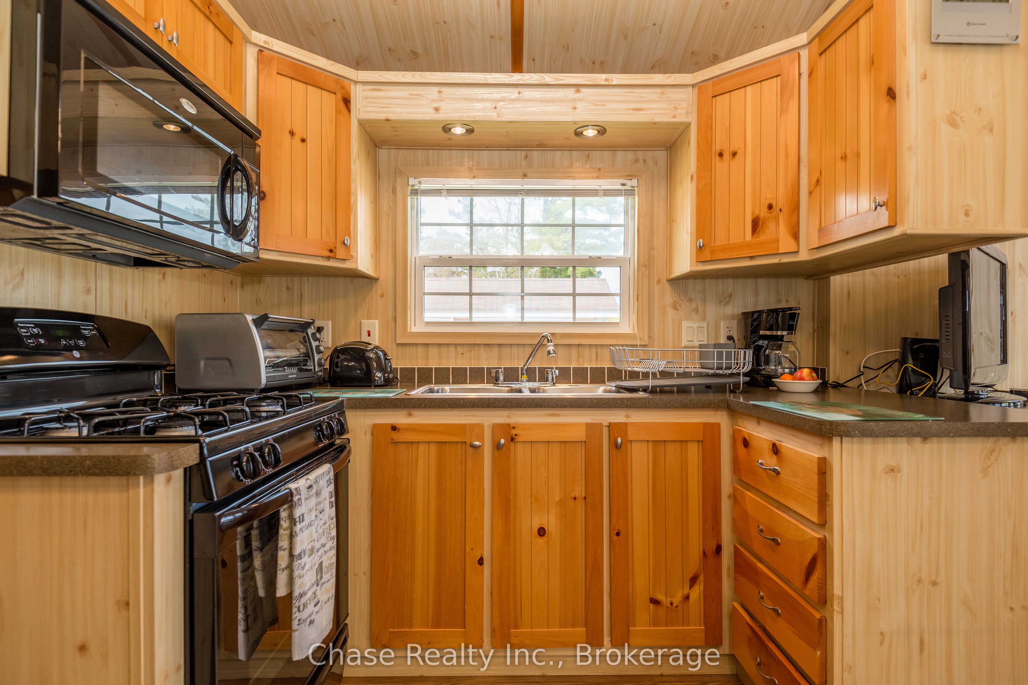 38 Temagami Trail Property Photo 7