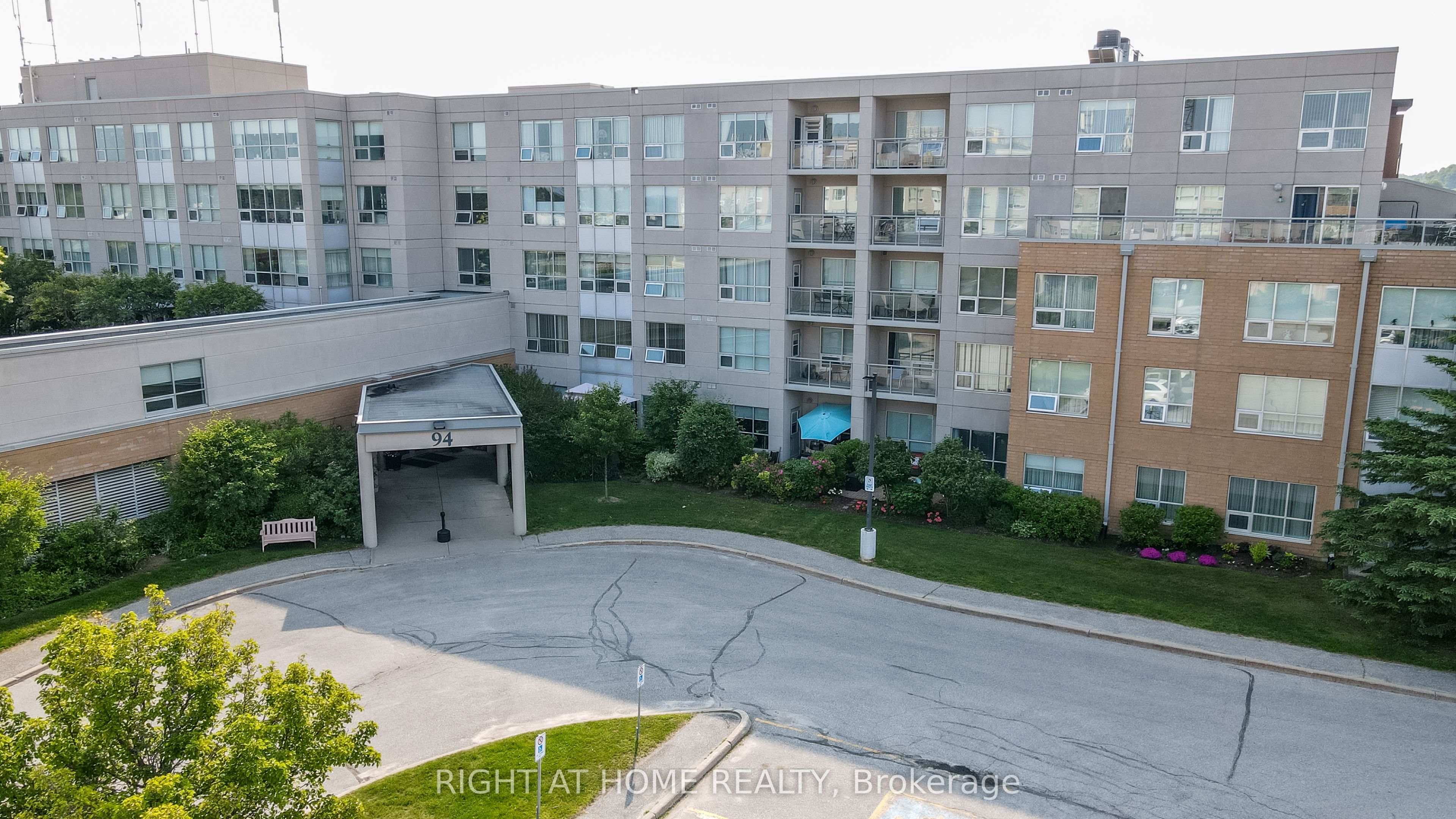 94 Dean Avenue 403 Property Photo 1