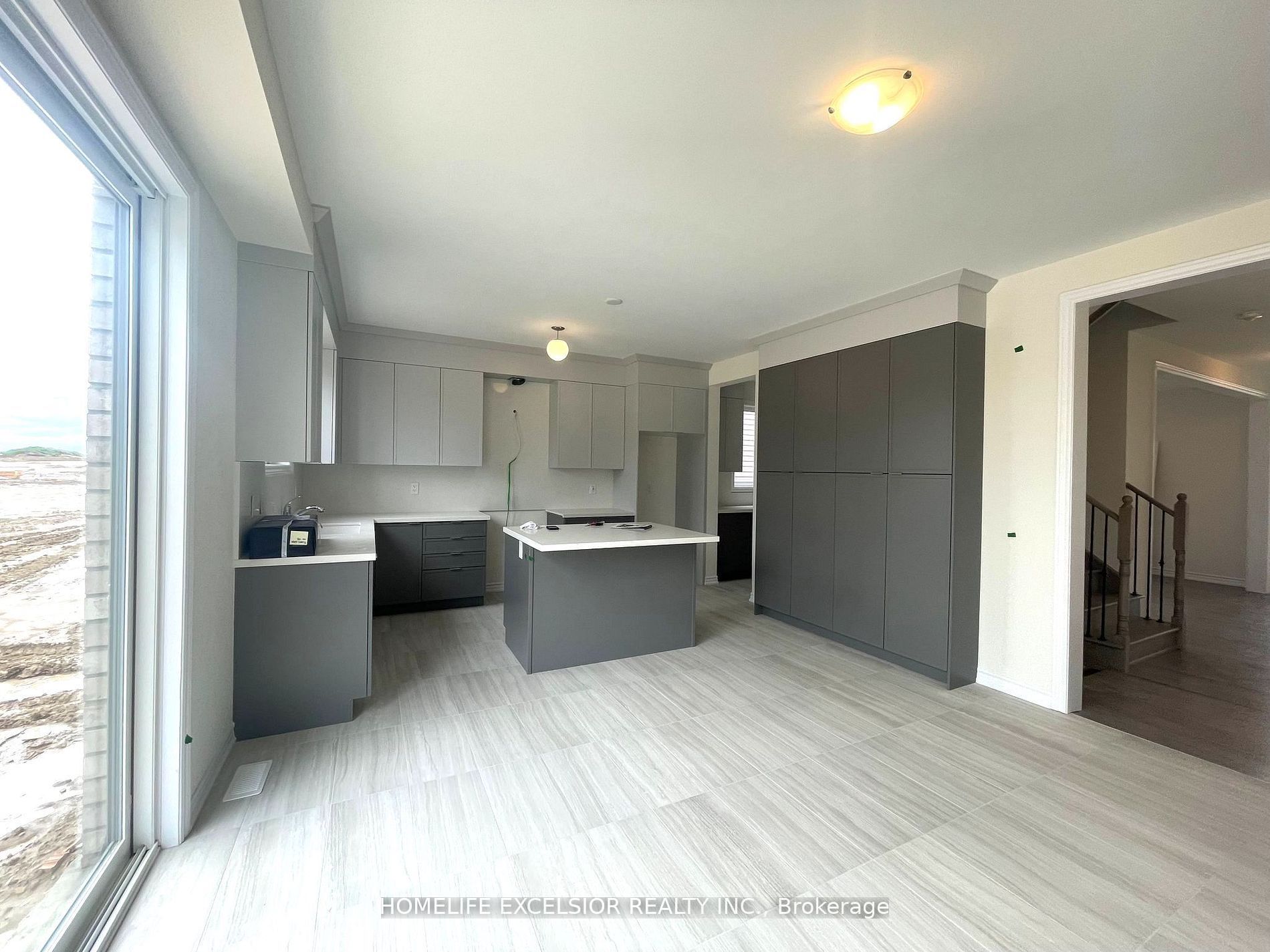 16 Rosanne Circ Property Photo 6
