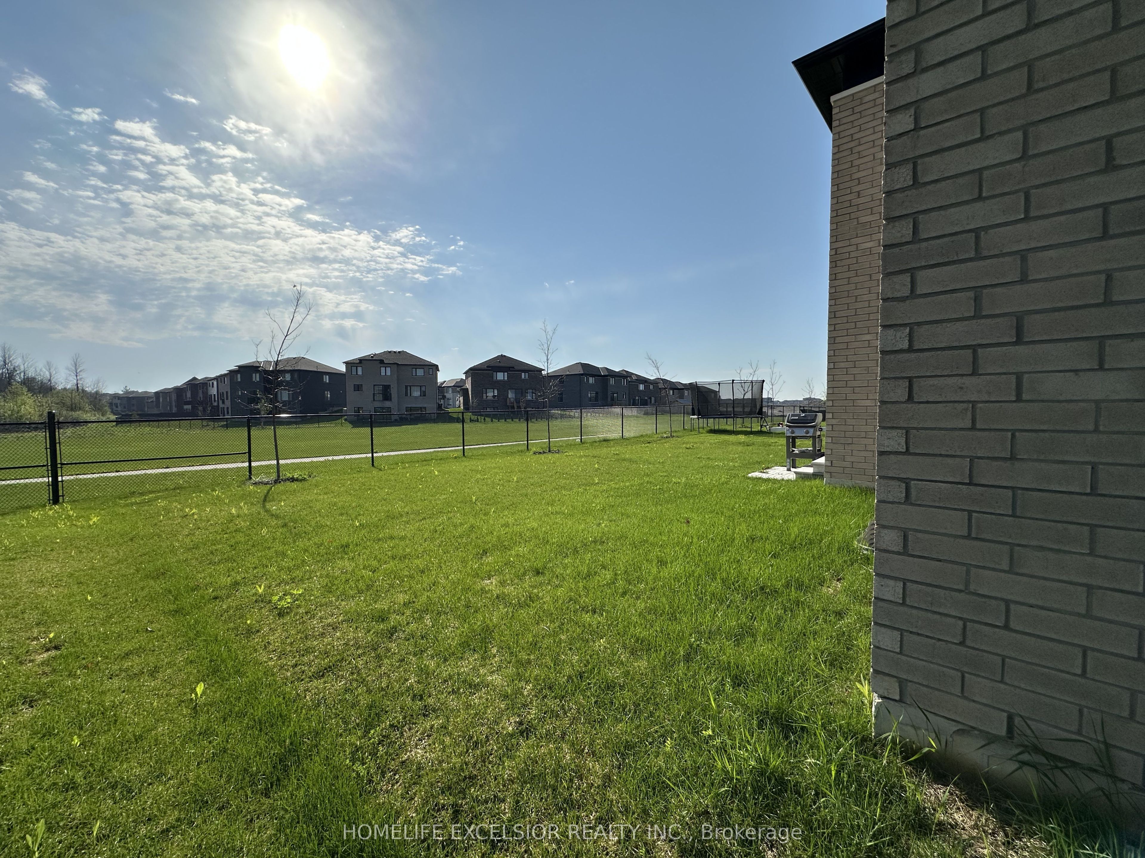 16 Rosanne Circ Property Photo 35
