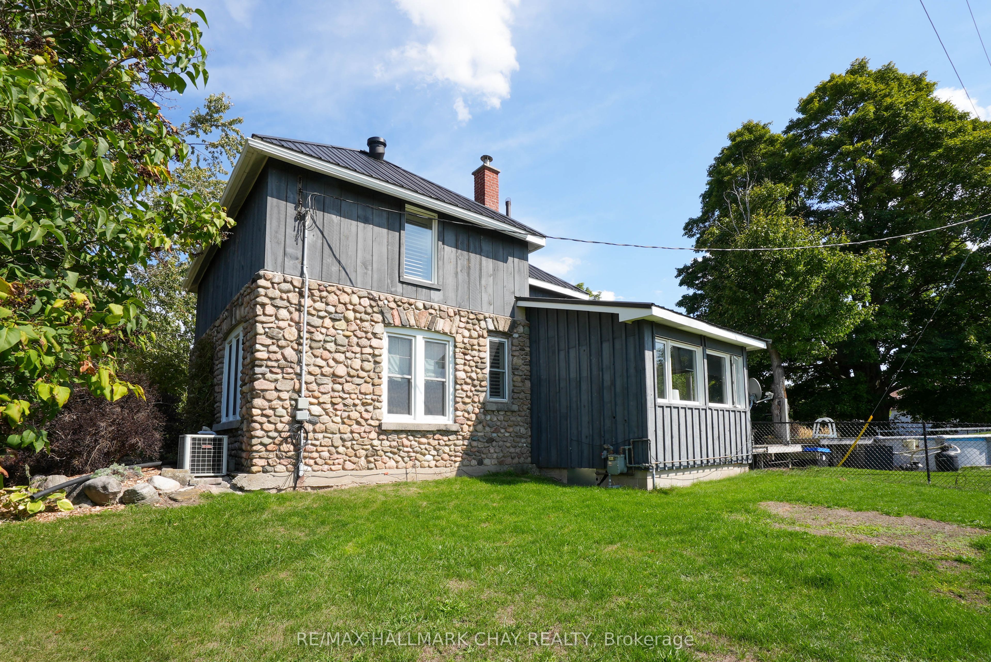 2473 Ronald Road Property Photo 3