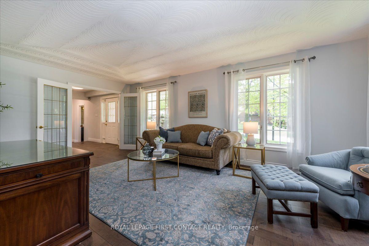 11 Forestwood Lane Property Photo 4