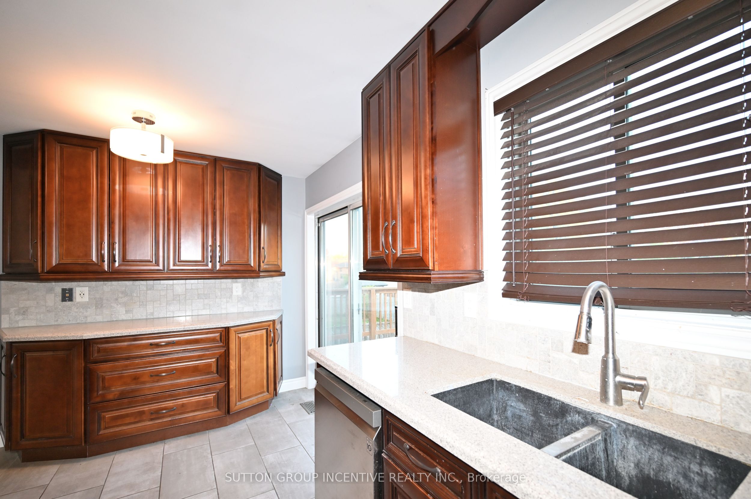 39 Jones Drive Upper Property Photo 11