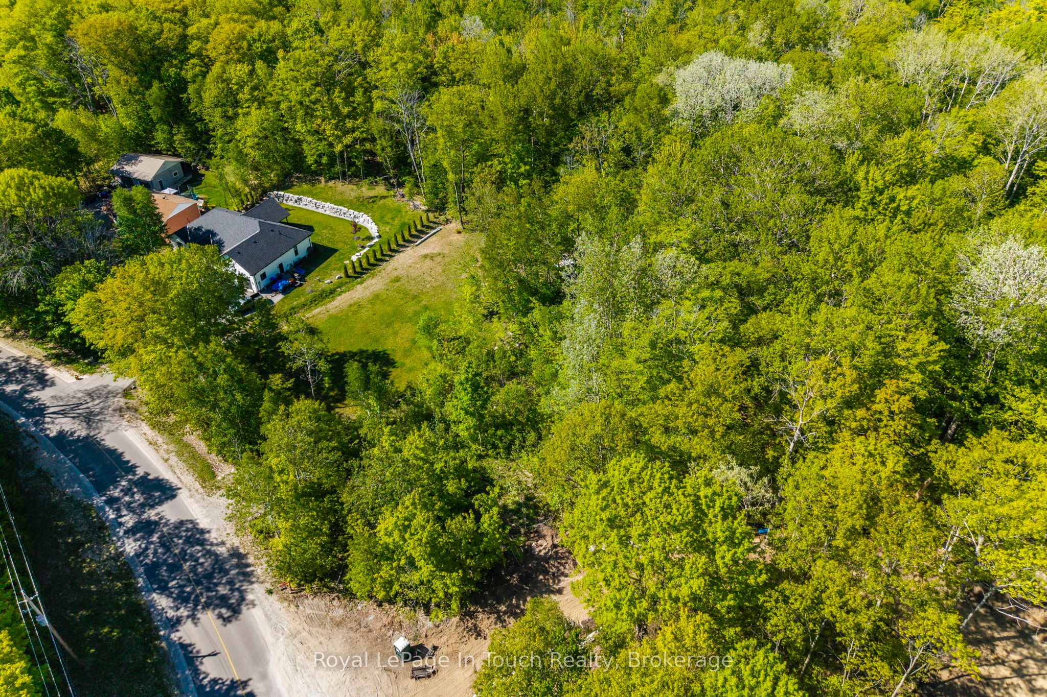 1536 Champlain Road Property Photo 4