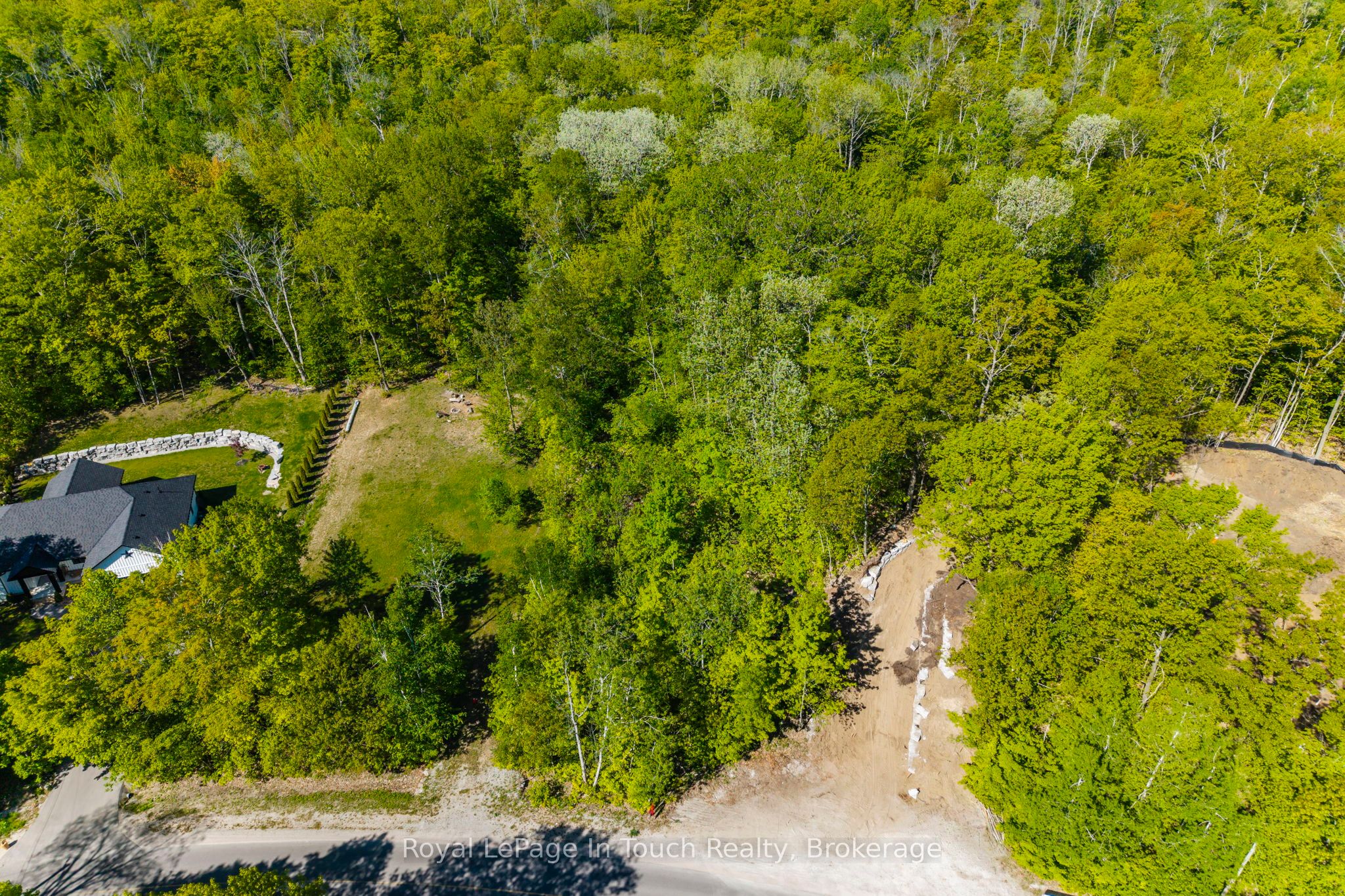 1536 Champlain Road Property Photo 6