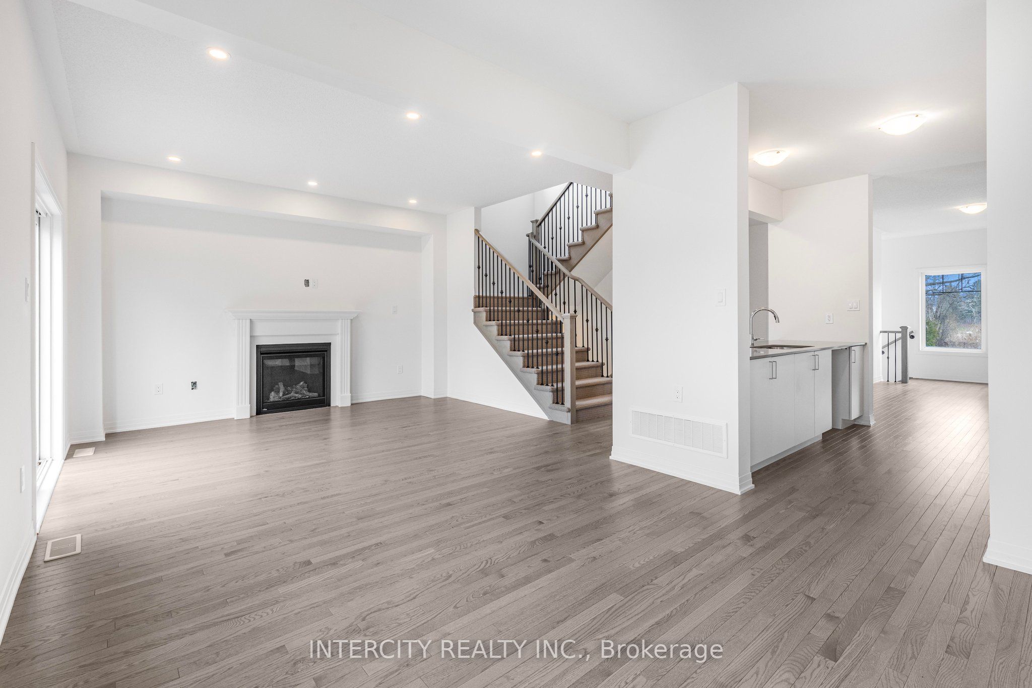 345 Quebec Street Property Photo 11