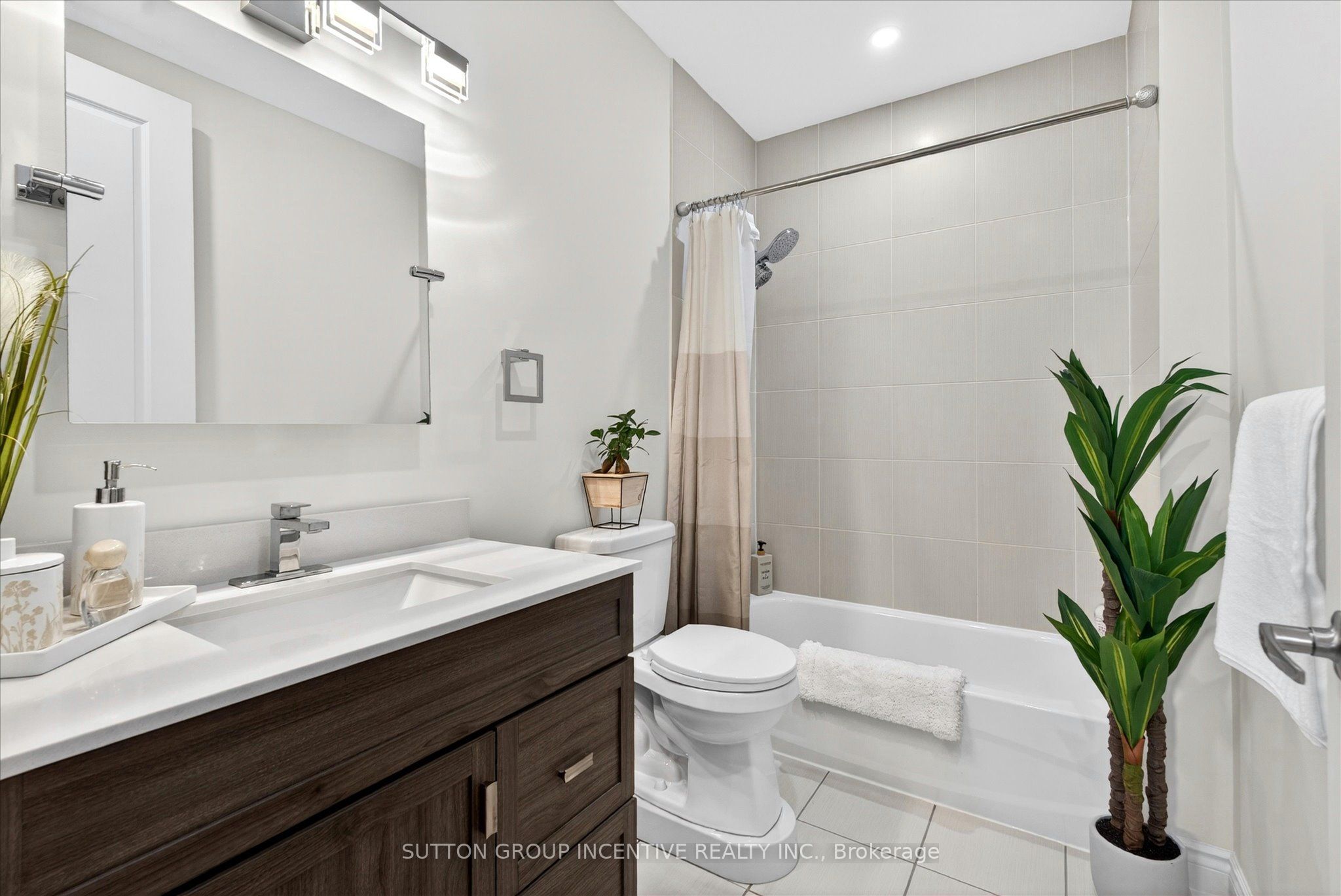 764 River Road E 209 Property Photo 18