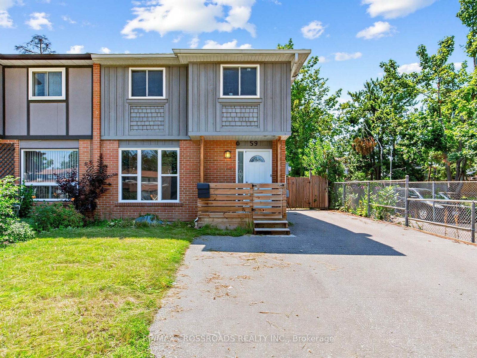 59 Chaucer Crescent Property Photo 1