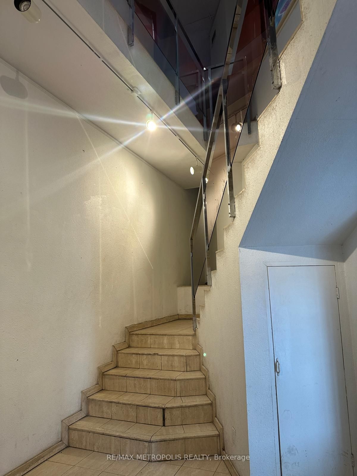 1 Dunlop Street E Upper Property Photo 2