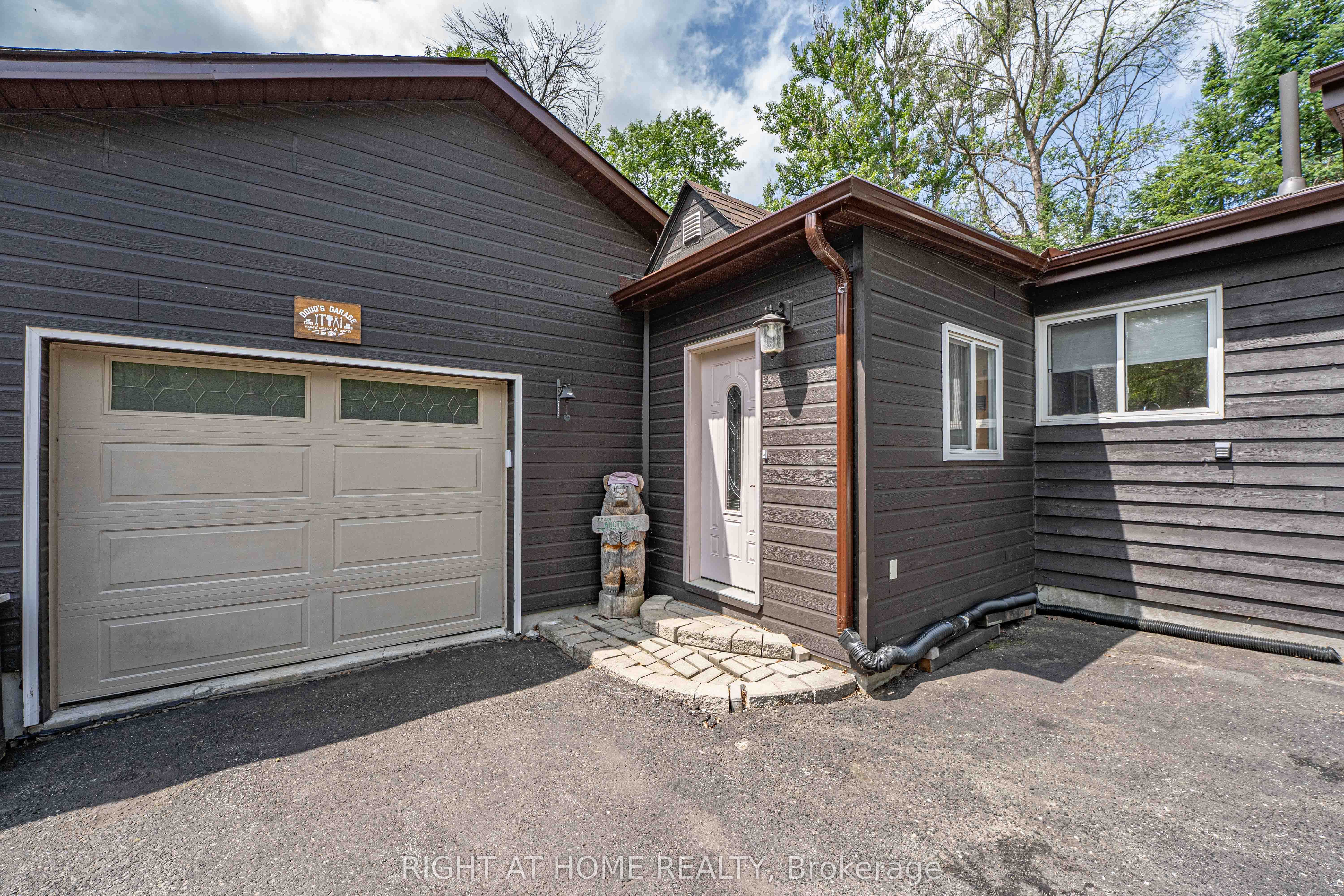 5171 Severn Pines Crescent Property Photo 3