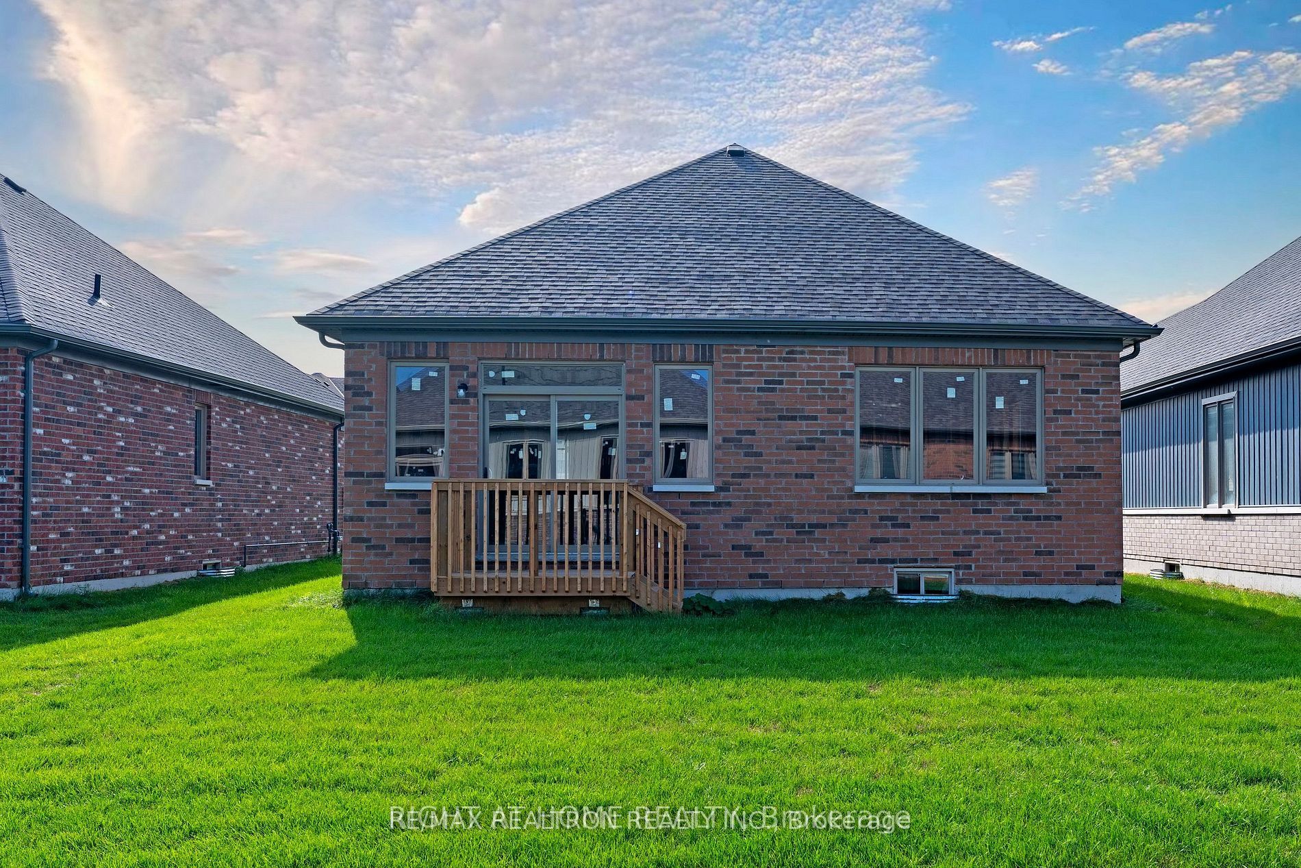 256 Duncan Street Property Photo 12