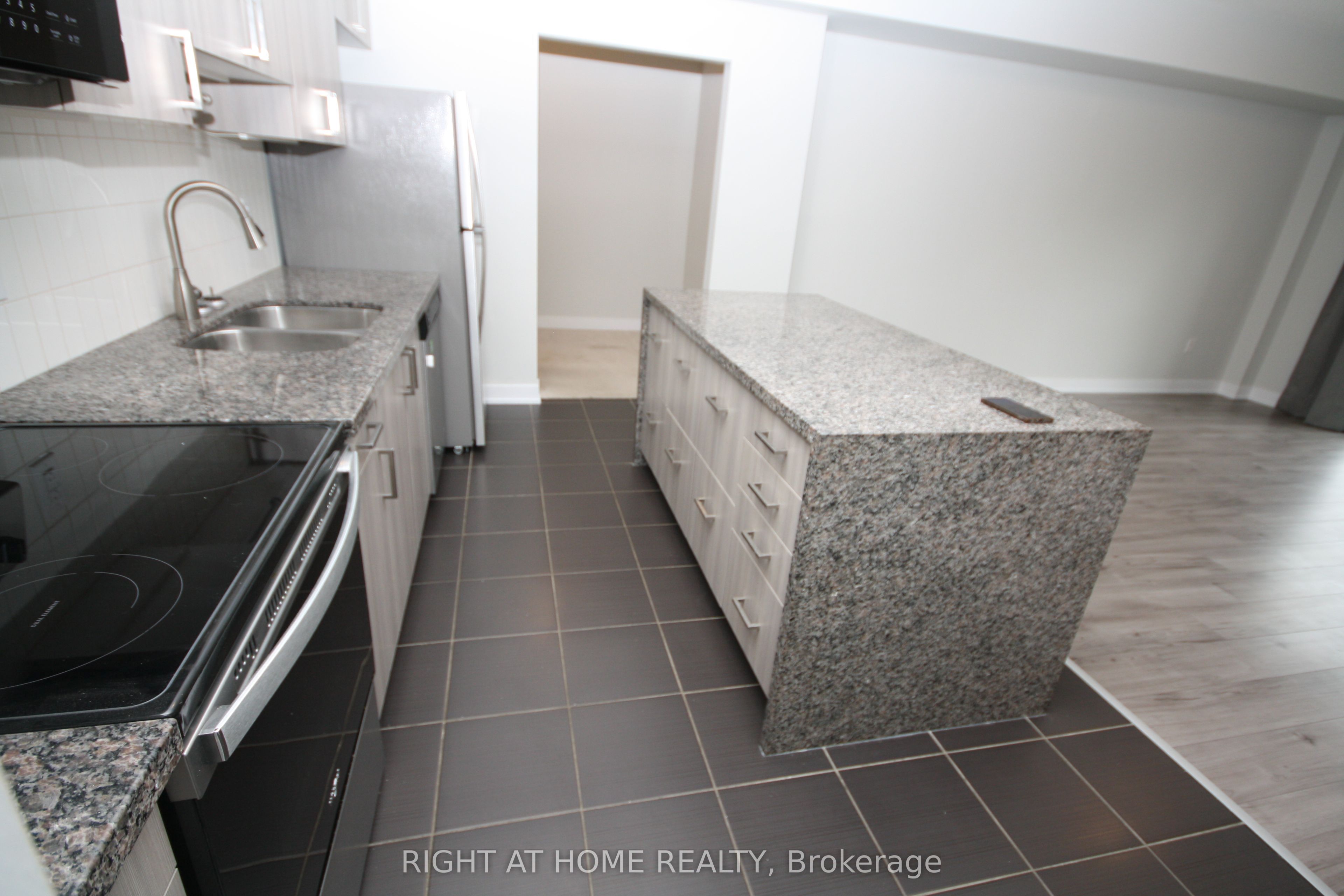 5 Chef Lane 108 Property Photo 11