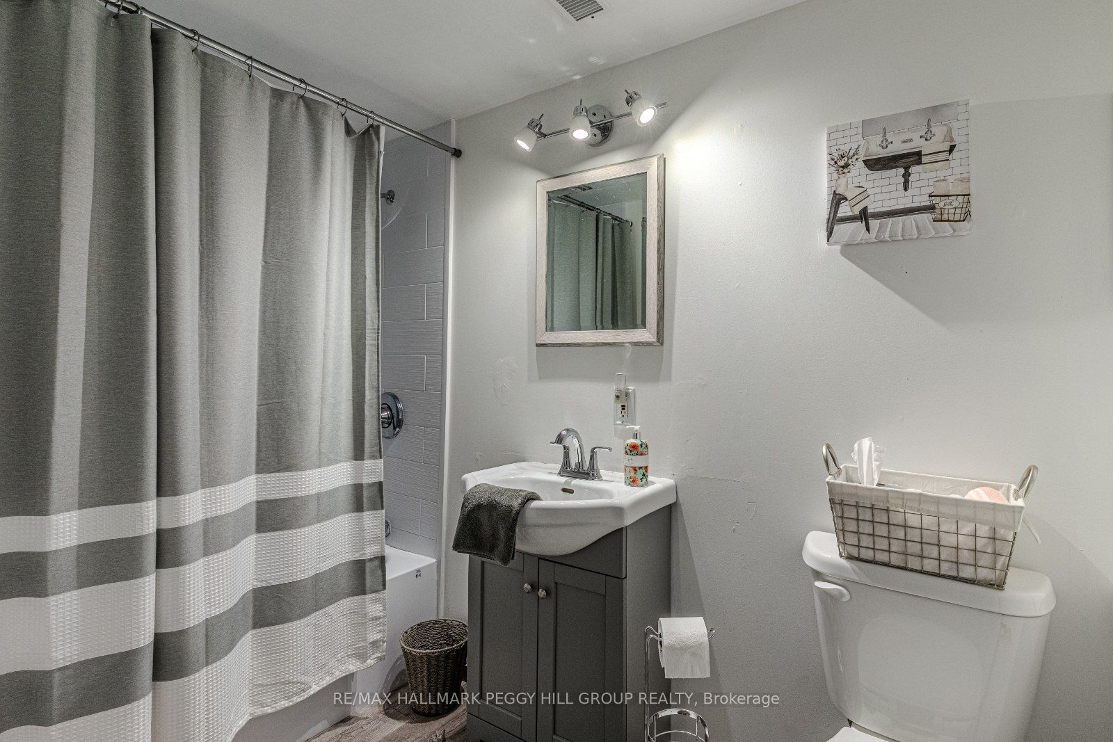 2447 Ridge Road W Property Photo 16