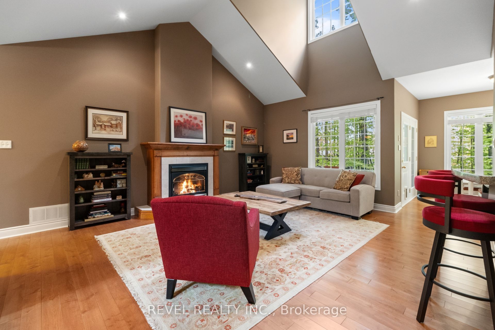23 Laddie Lane Property Photo 8