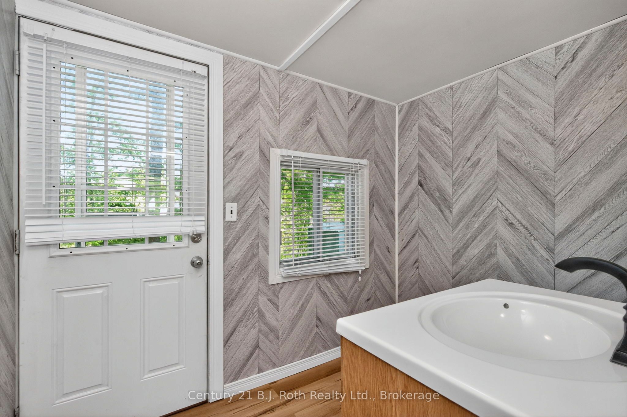 5263 Elliott Side Road 51 Property Photo 41