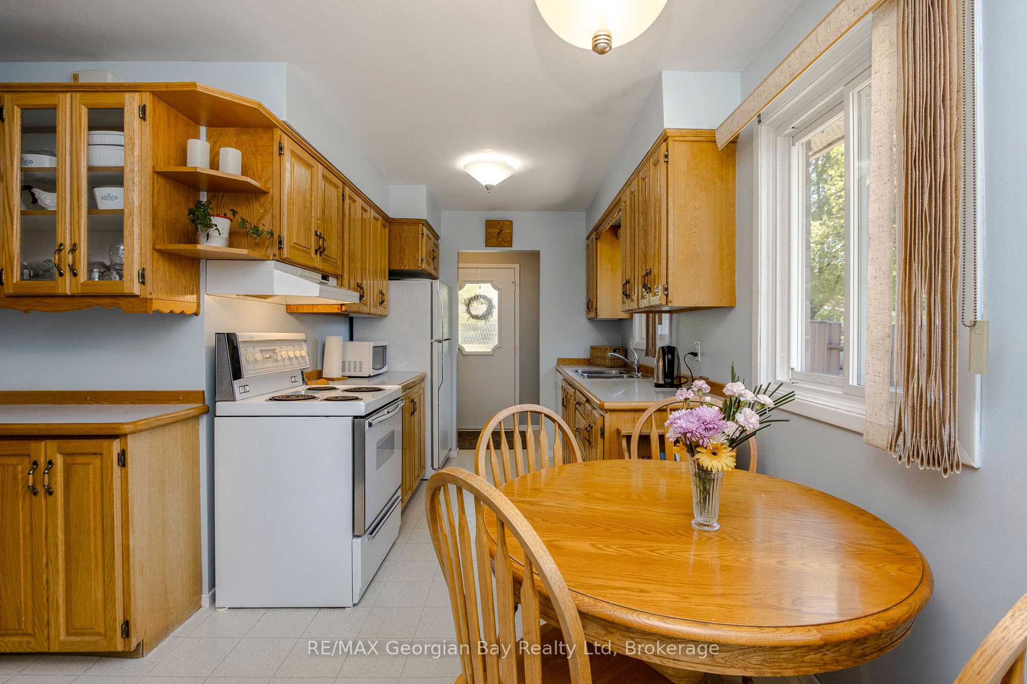 1010 Glen Eagles Crescent Property Photo 6