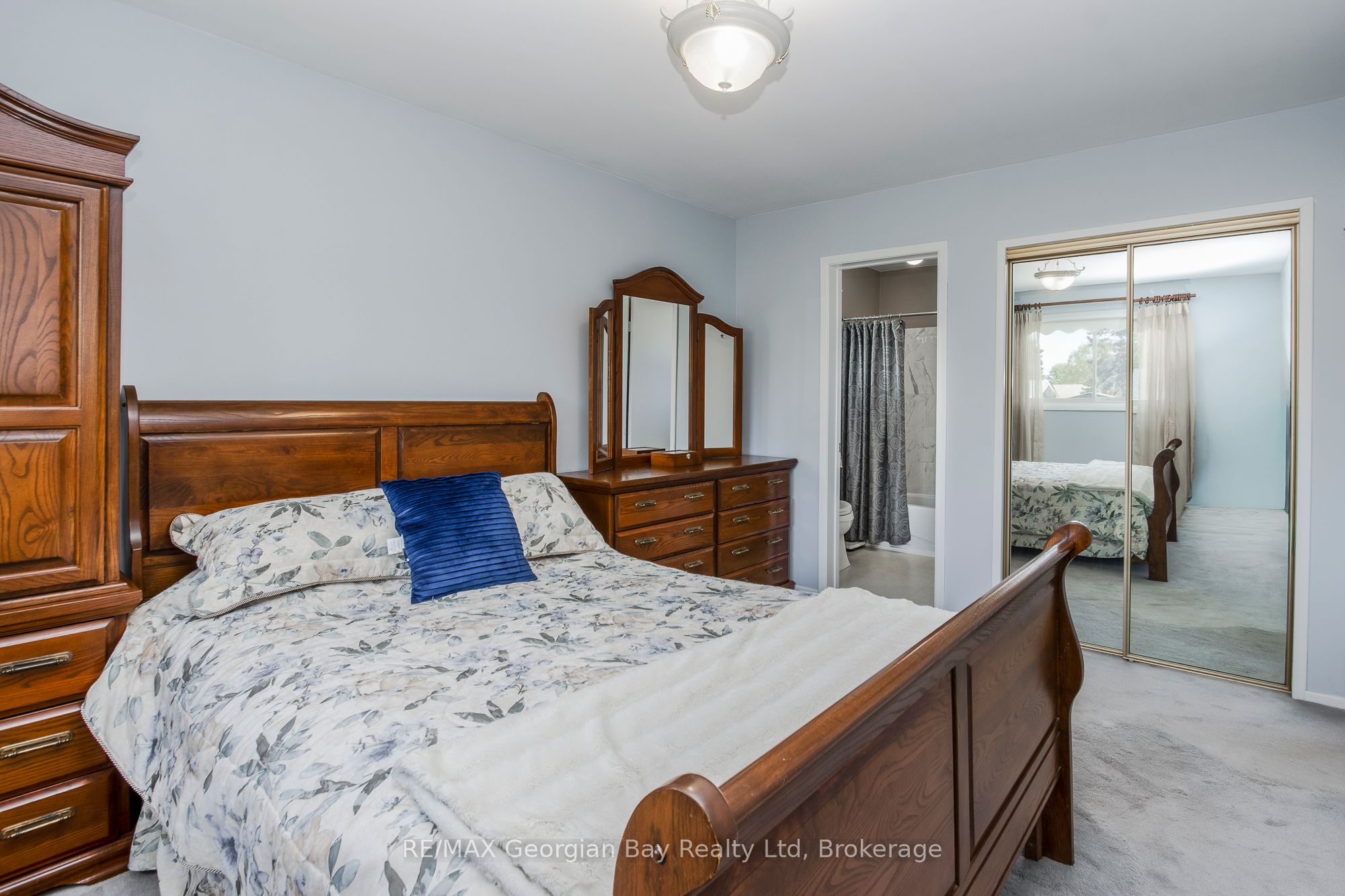 1010 Glen Eagles Crescent Property Photo 10