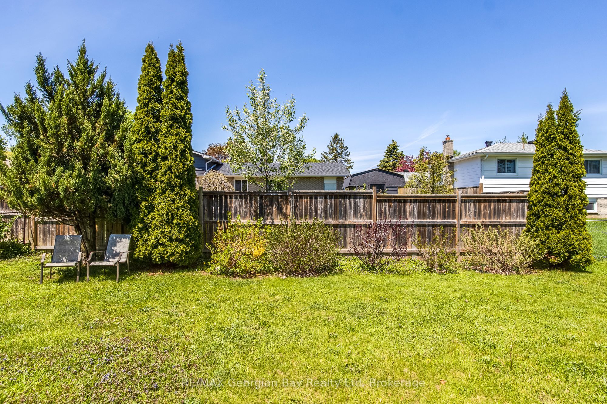 1010 Glen Eagles Crescent Property Photo 23