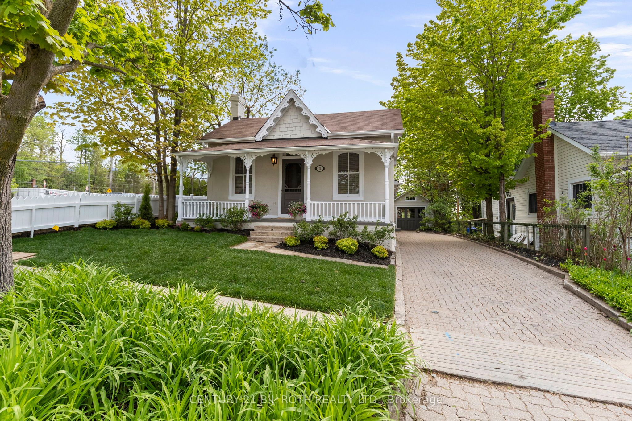 13 Nelson Square E Property Photo 2
