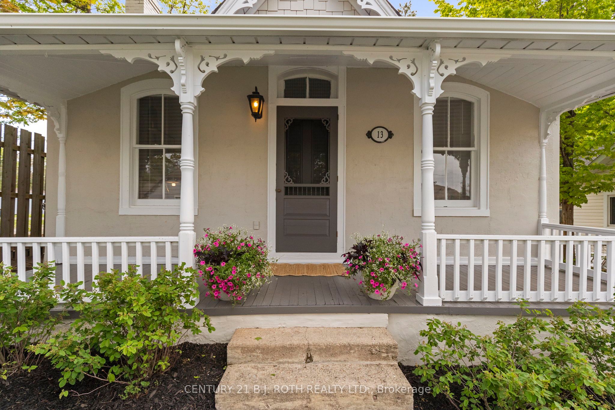 13 Nelson Square E Property Photo 3
