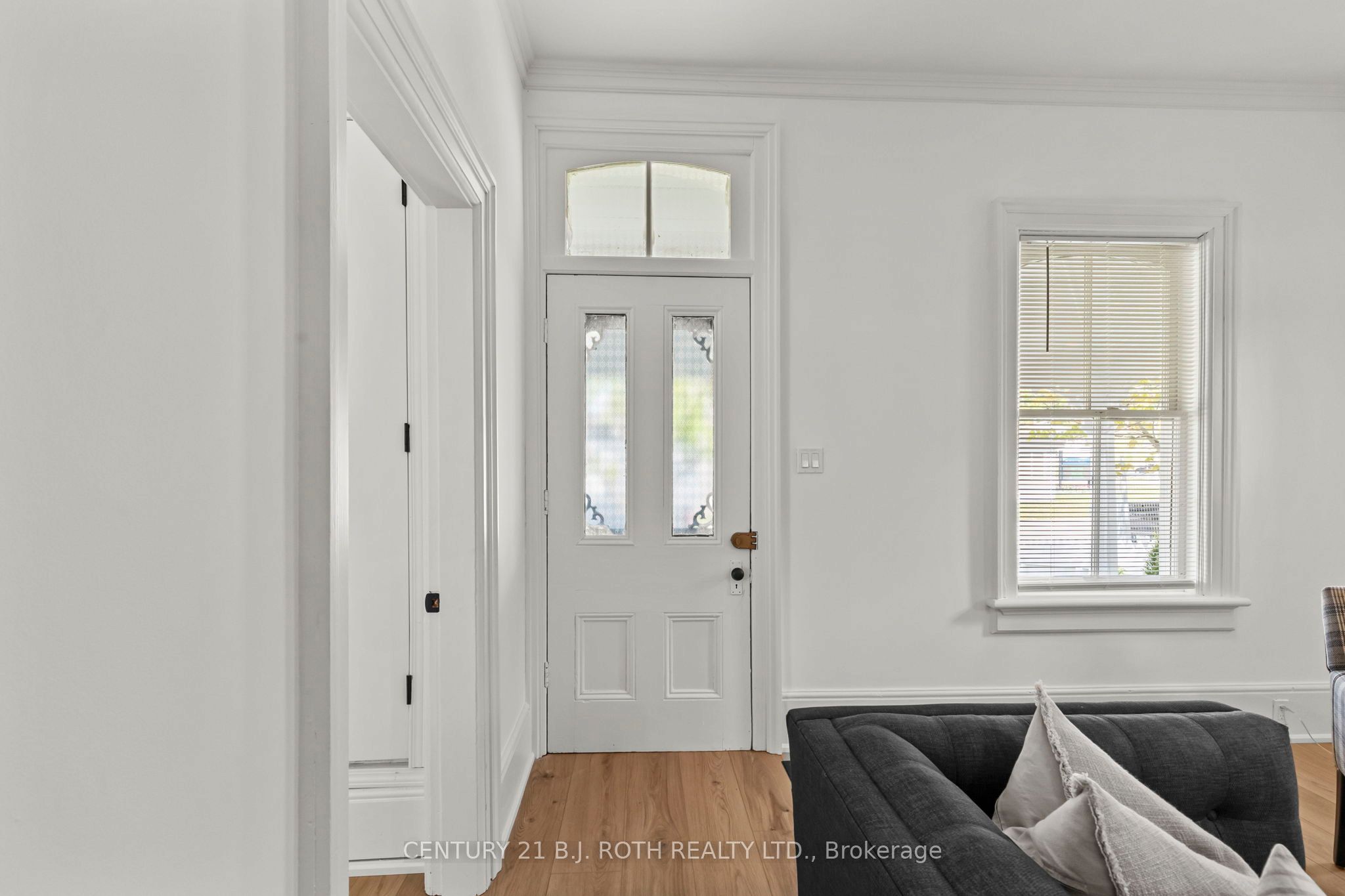 13 Nelson Square E Property Photo 4