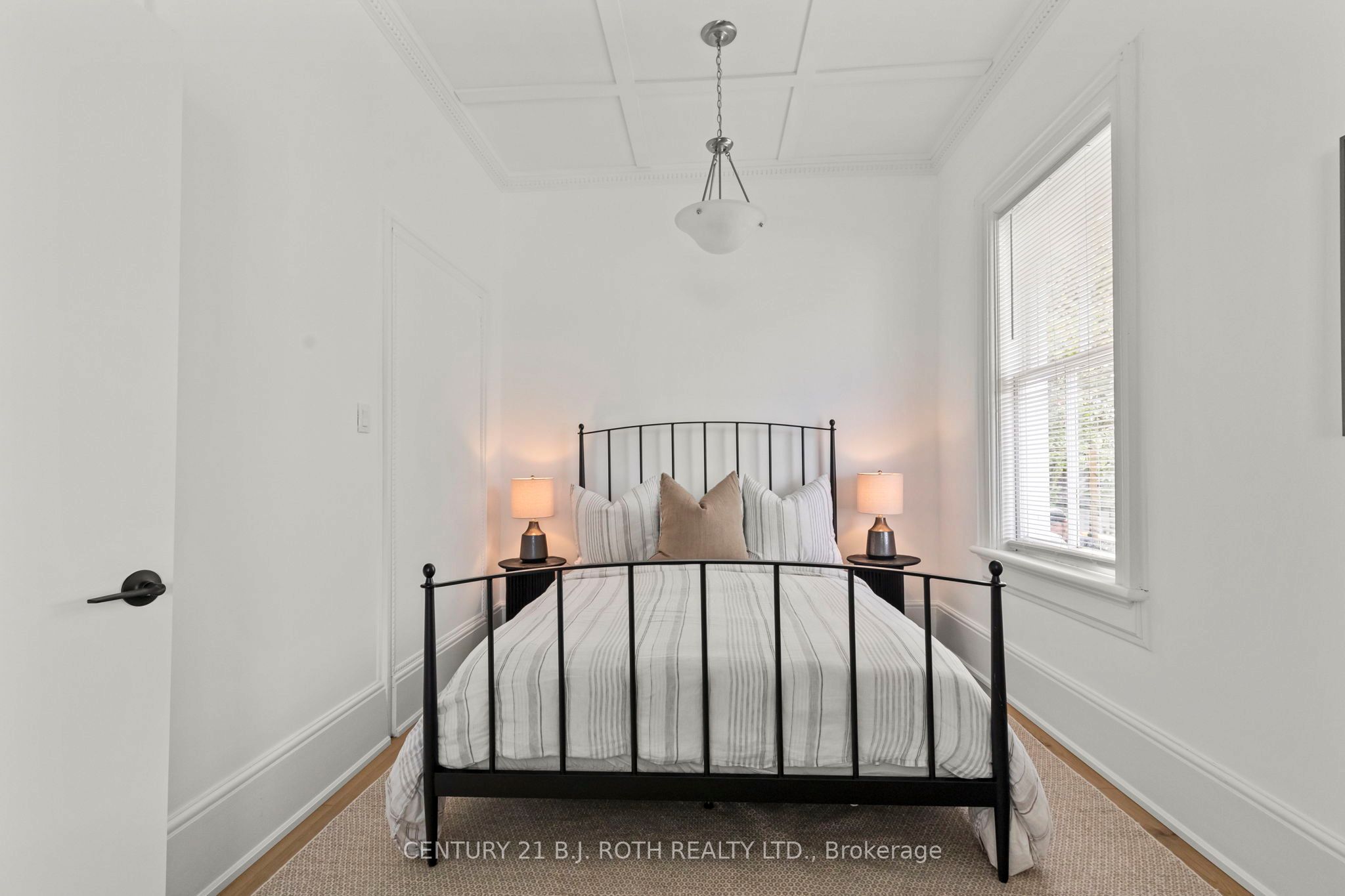 13 Nelson Square E Property Photo 12