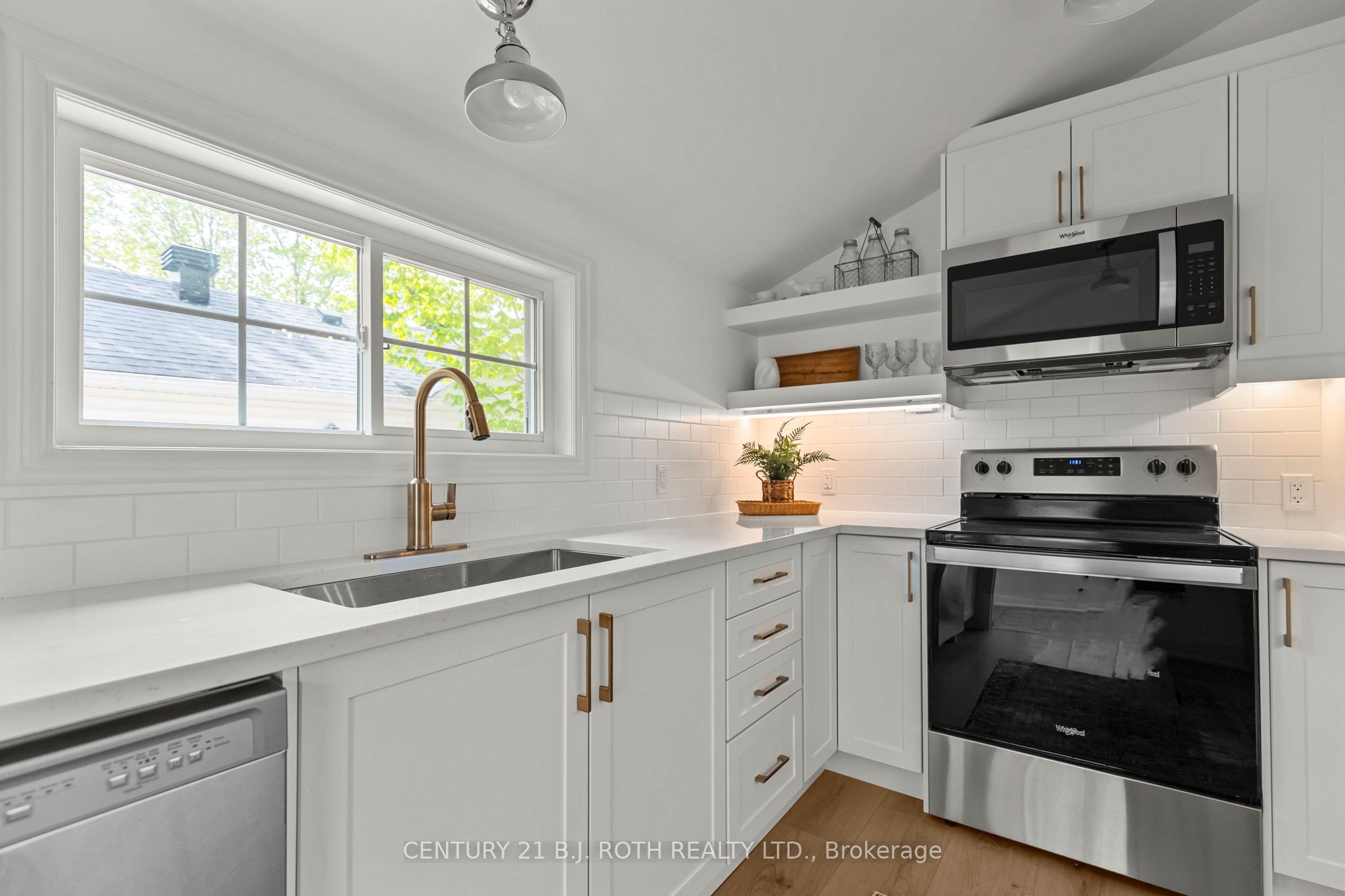 13 Nelson Square E Property Photo 27