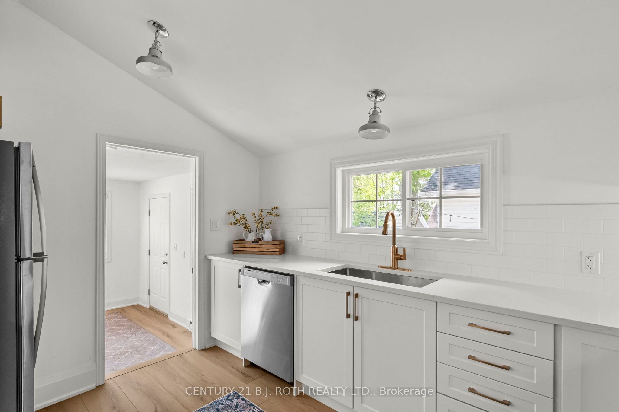 13 Nelson Square E Property Photo 30