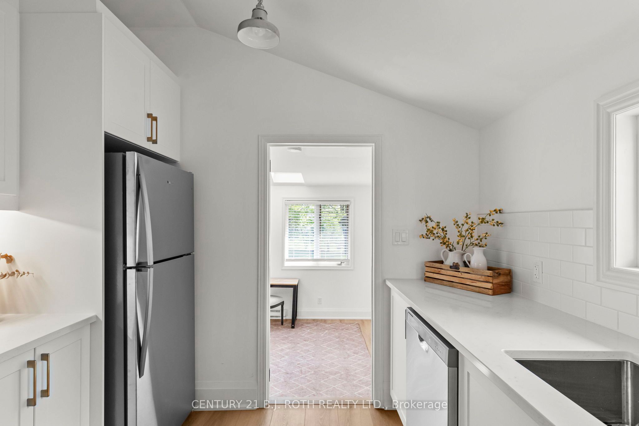 13 Nelson Square E Property Photo 32