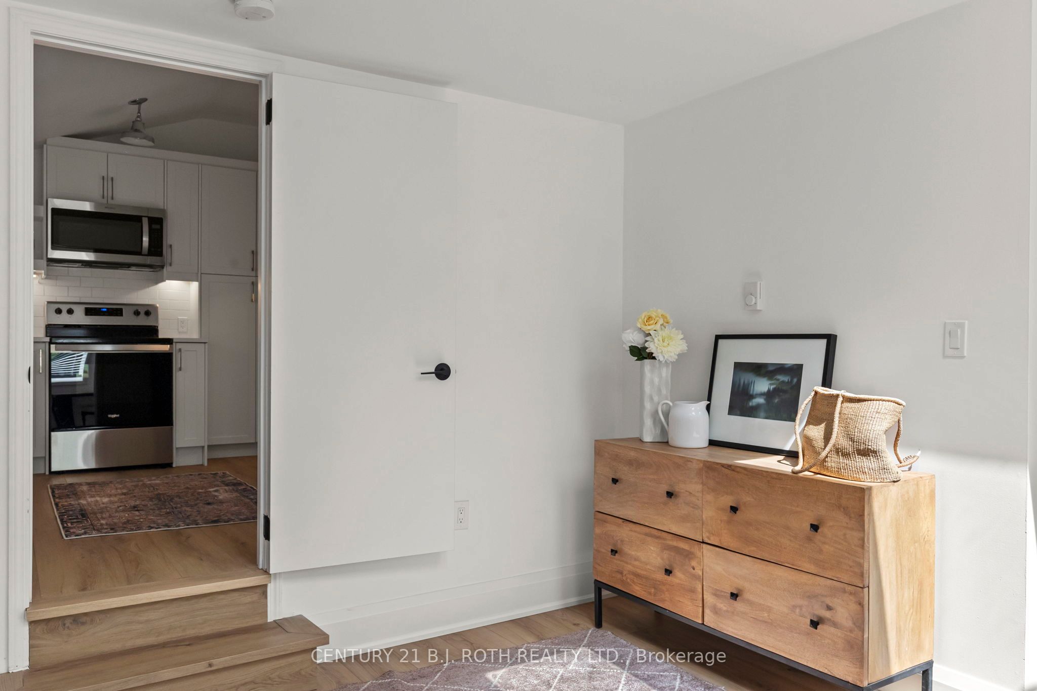 13 Nelson Square E Property Photo 34